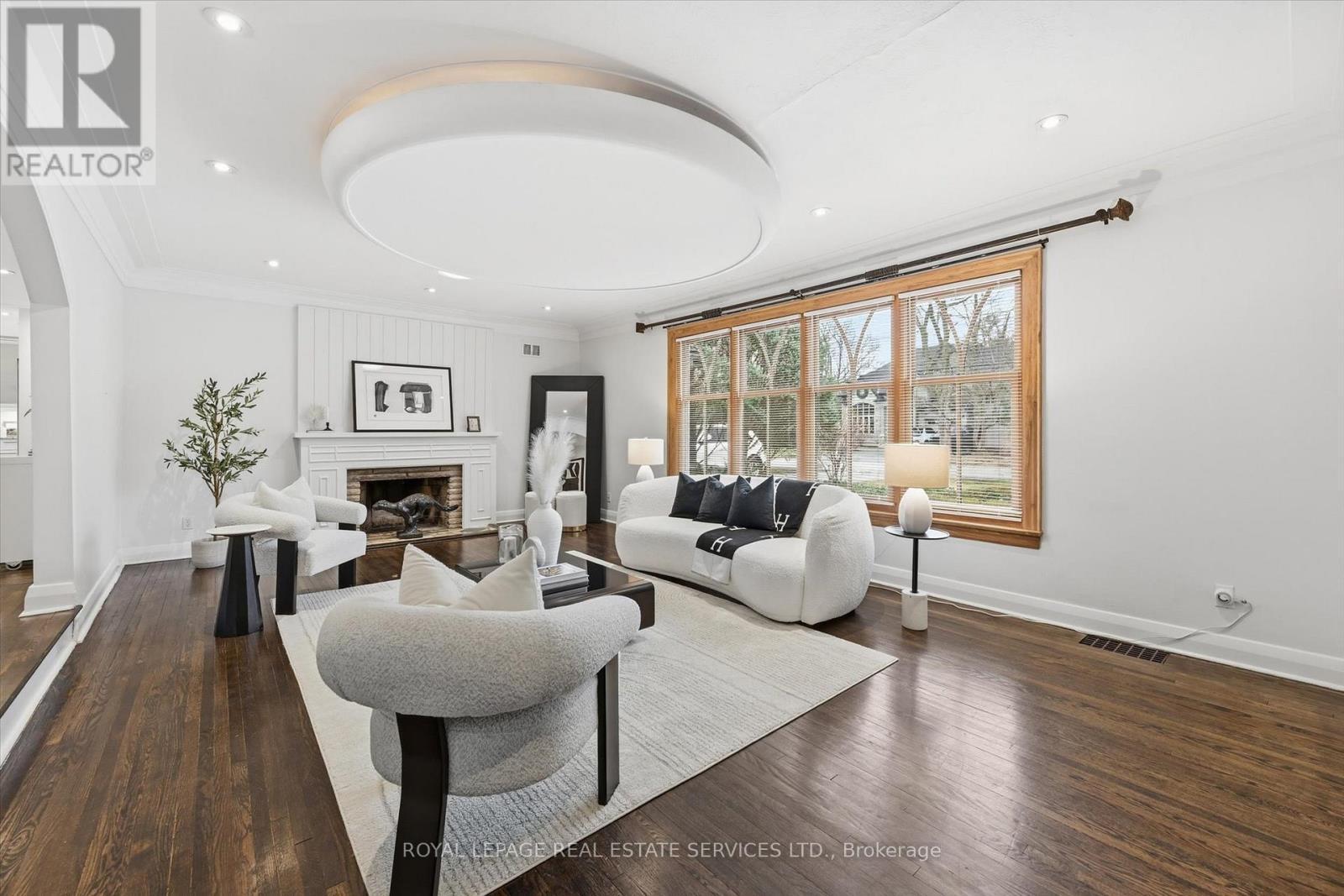 












108 LLOYMINN AVENUE

,
Hamilton,




Ontario
L9G1H6

