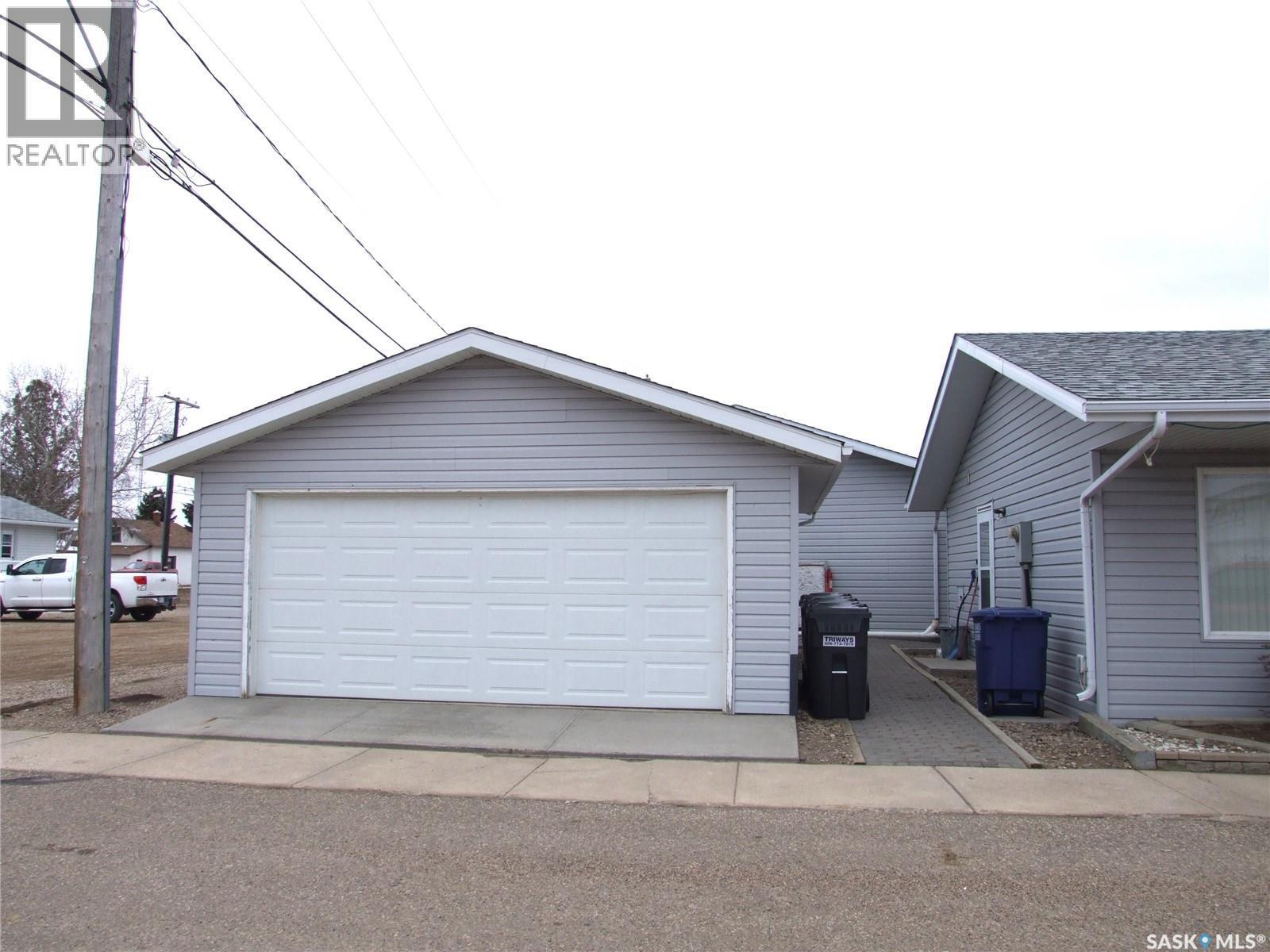 












401 Martin STREET

,
Burstall,




Saskatchewan
S0N0H0

