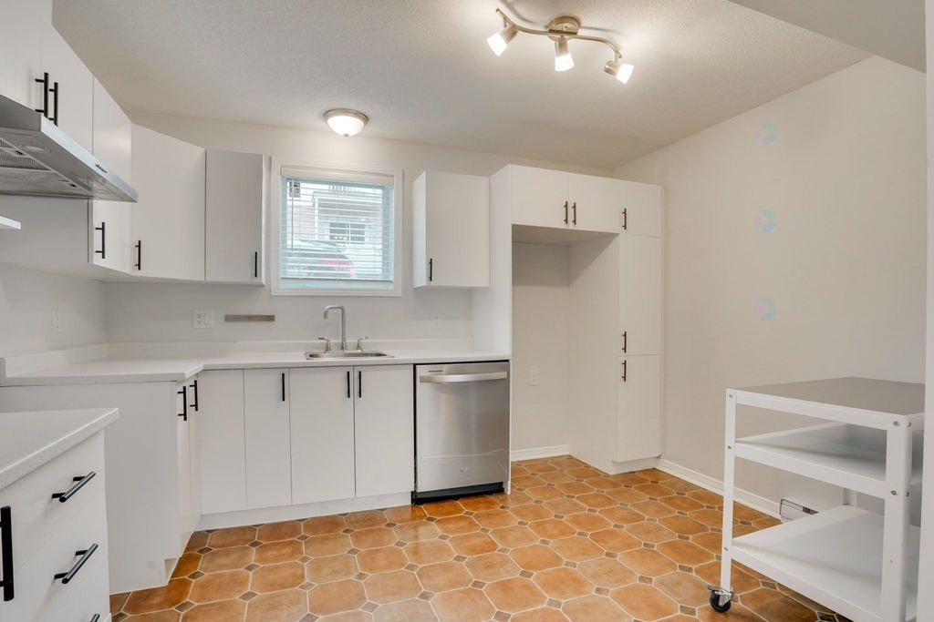 









292


Rue de l'Atmosphère

, 1,
Gatineau (Aylmer),




QC
J9J3V2

