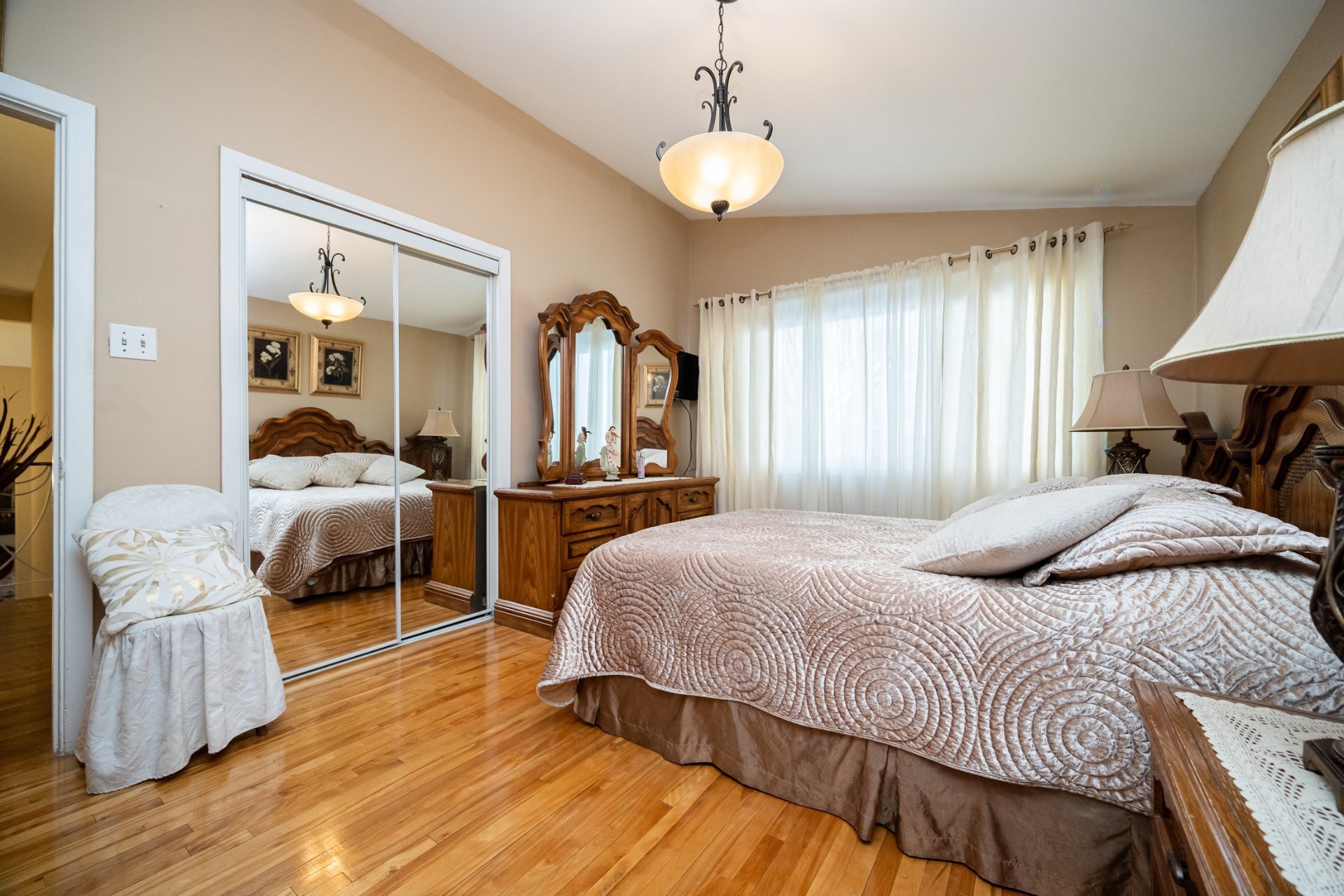 









1446


Rue Franklin

,
Laval (Chomedey),




QC
H7W1K6

