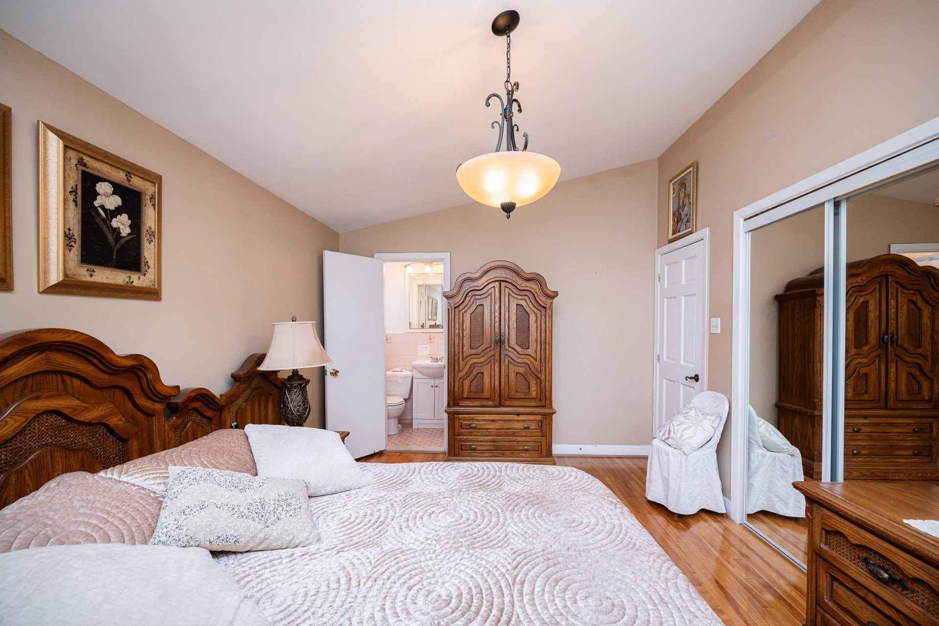 









1446


Rue Franklin

,
Laval (Chomedey),




QC
H7W1K6

