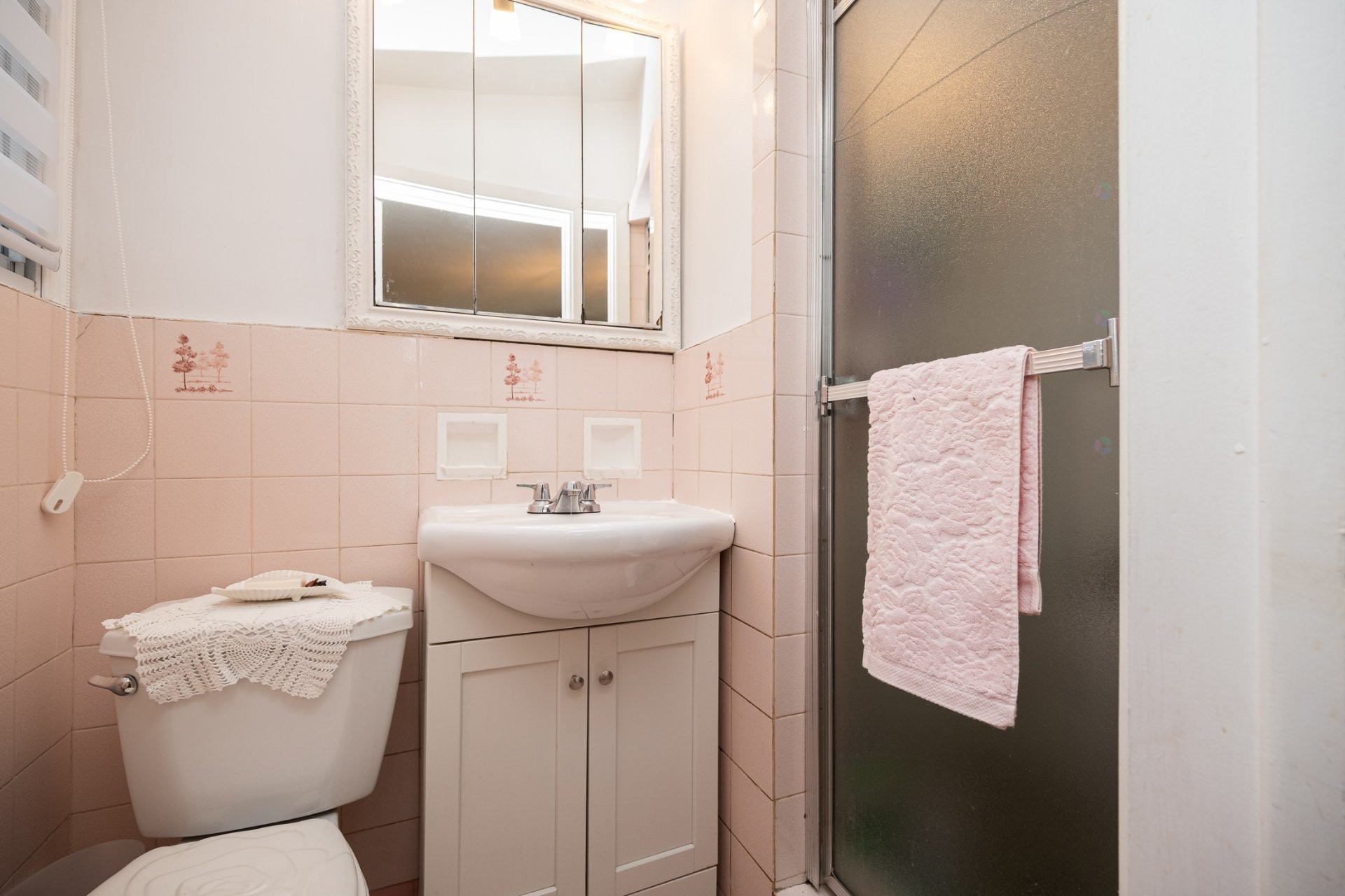 









1446


Rue Franklin

,
Laval (Chomedey),




QC
H7W1K6

