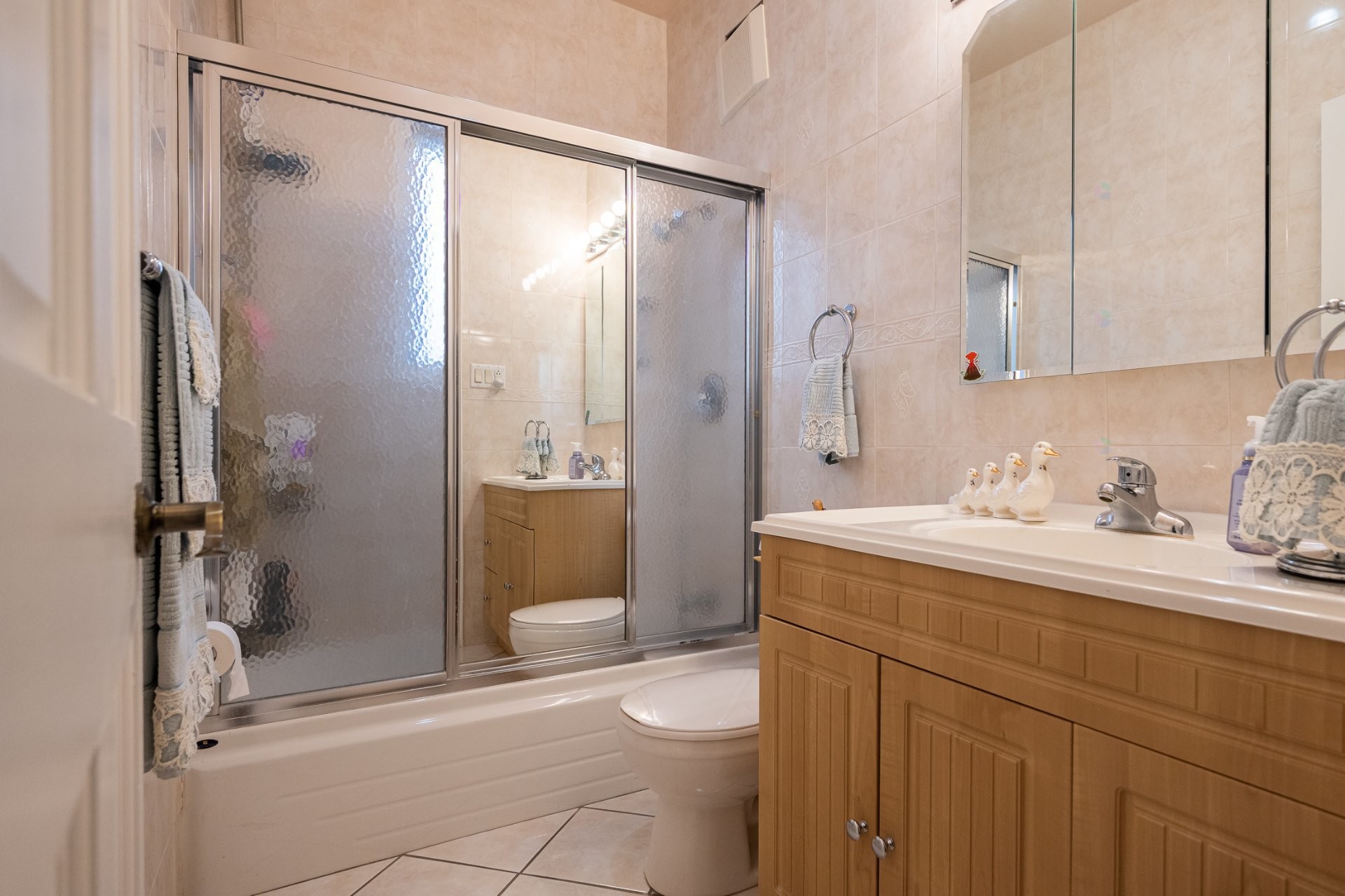 









1446


Rue Franklin

,
Laval (Chomedey),




QC
H7W1K6

