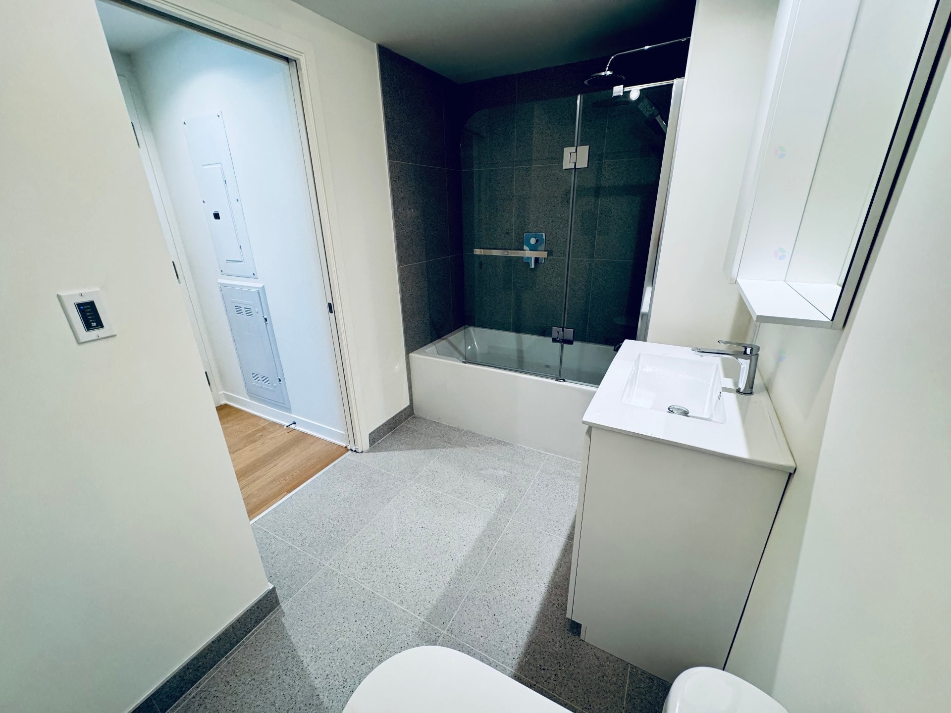 









360


Rue Mayor

, 810,
Montréal (Ville-Marie),




QC
H3A0J4

