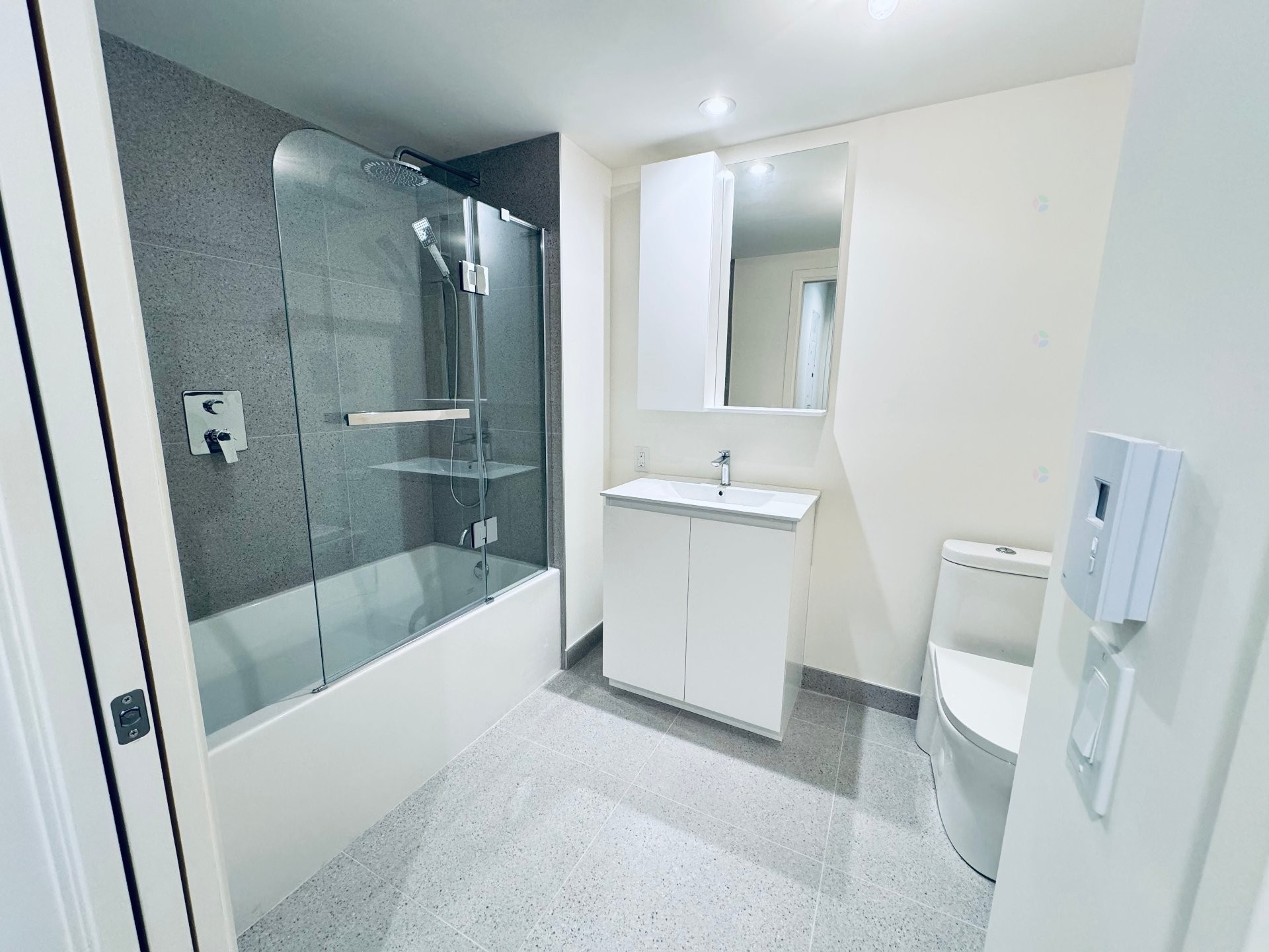 









360


Rue Mayor

, 810,
Montréal (Ville-Marie),




QC
H3A0J4

