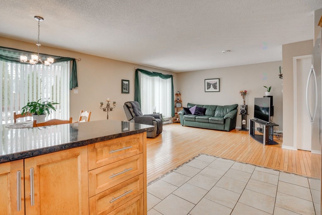 









143


Rue Beaulac

,
Gatineau (Aylmer),




QC
J9H6M9

