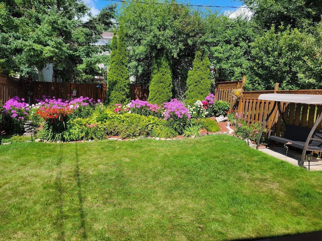 









143


Rue Beaulac

,
Gatineau (Aylmer),




QC
J9H6M9

