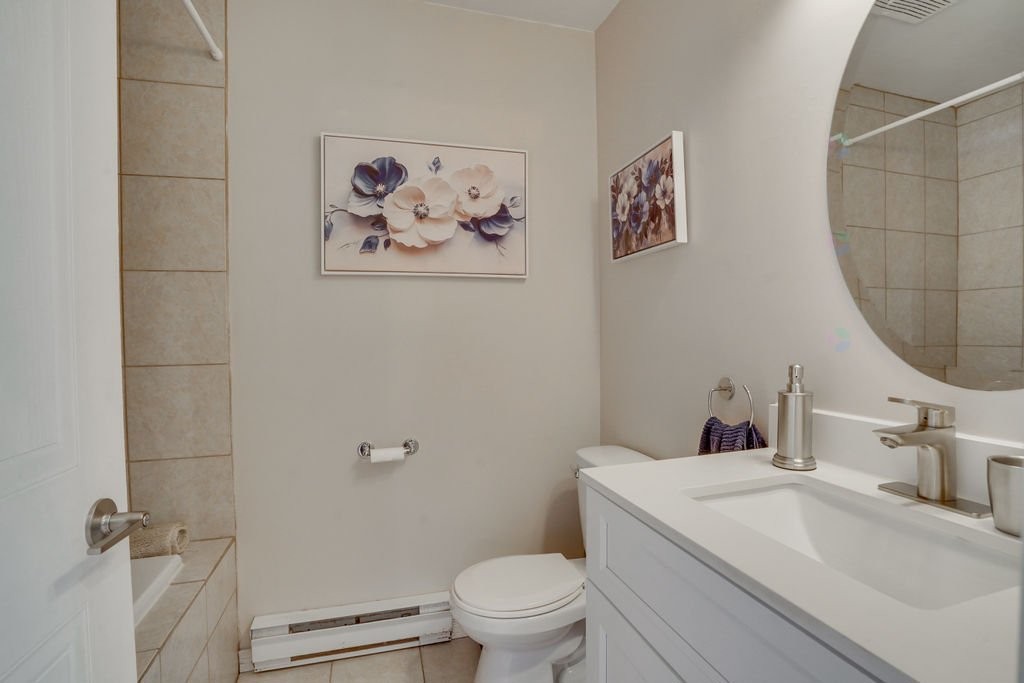 









143


Rue Beaulac

,
Gatineau (Aylmer),




QC
J9H6M9

