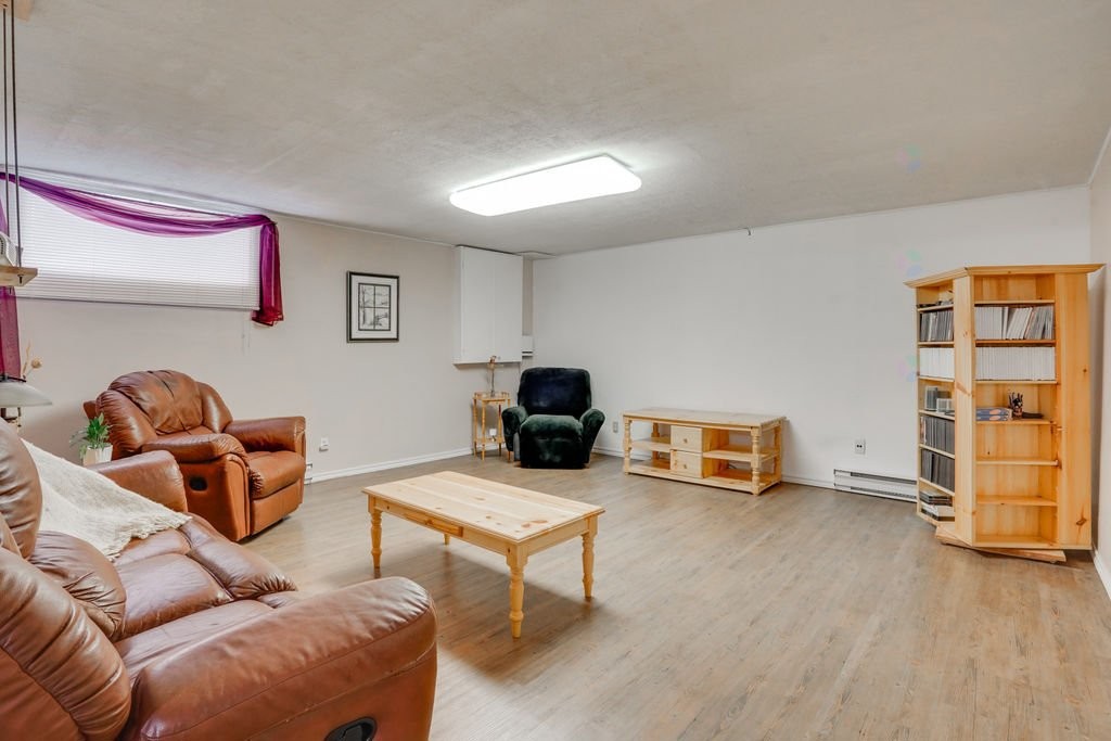 









143


Rue Beaulac

,
Gatineau (Aylmer),




QC
J9H6M9

