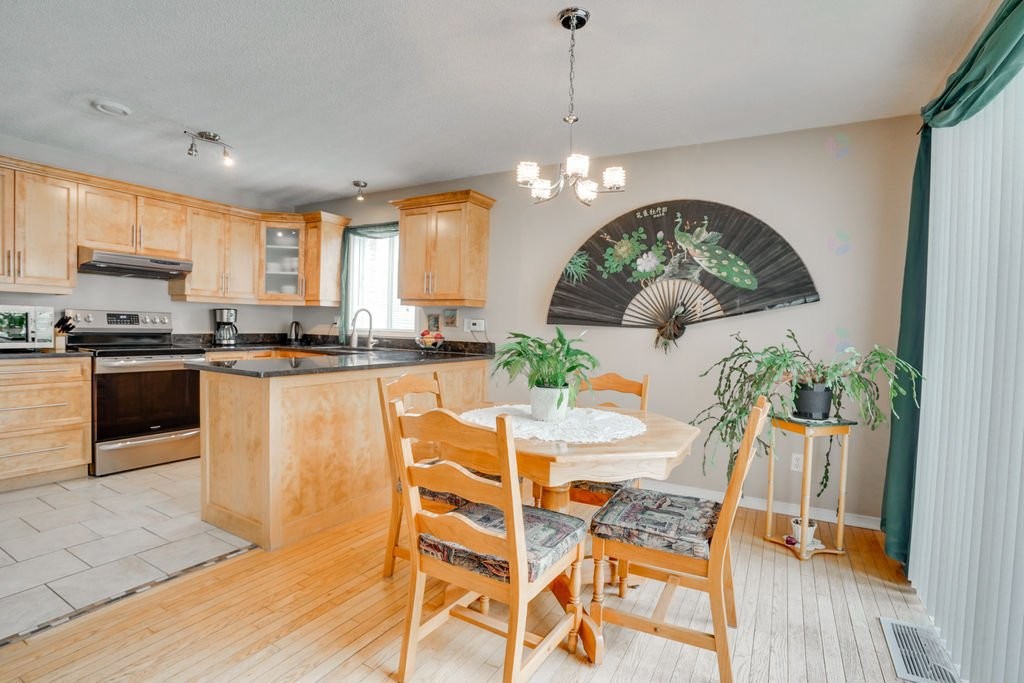 









143


Rue Beaulac

,
Gatineau (Aylmer),




QC
J9H6M9

