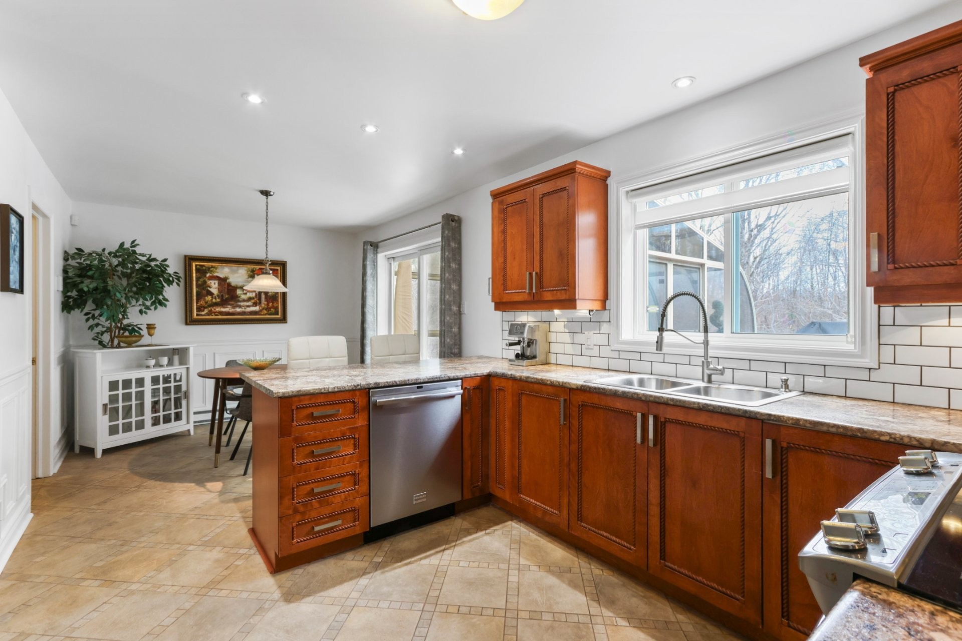 









51


8e Avenue

,
Beauharnois,




QC
J6N0G8


