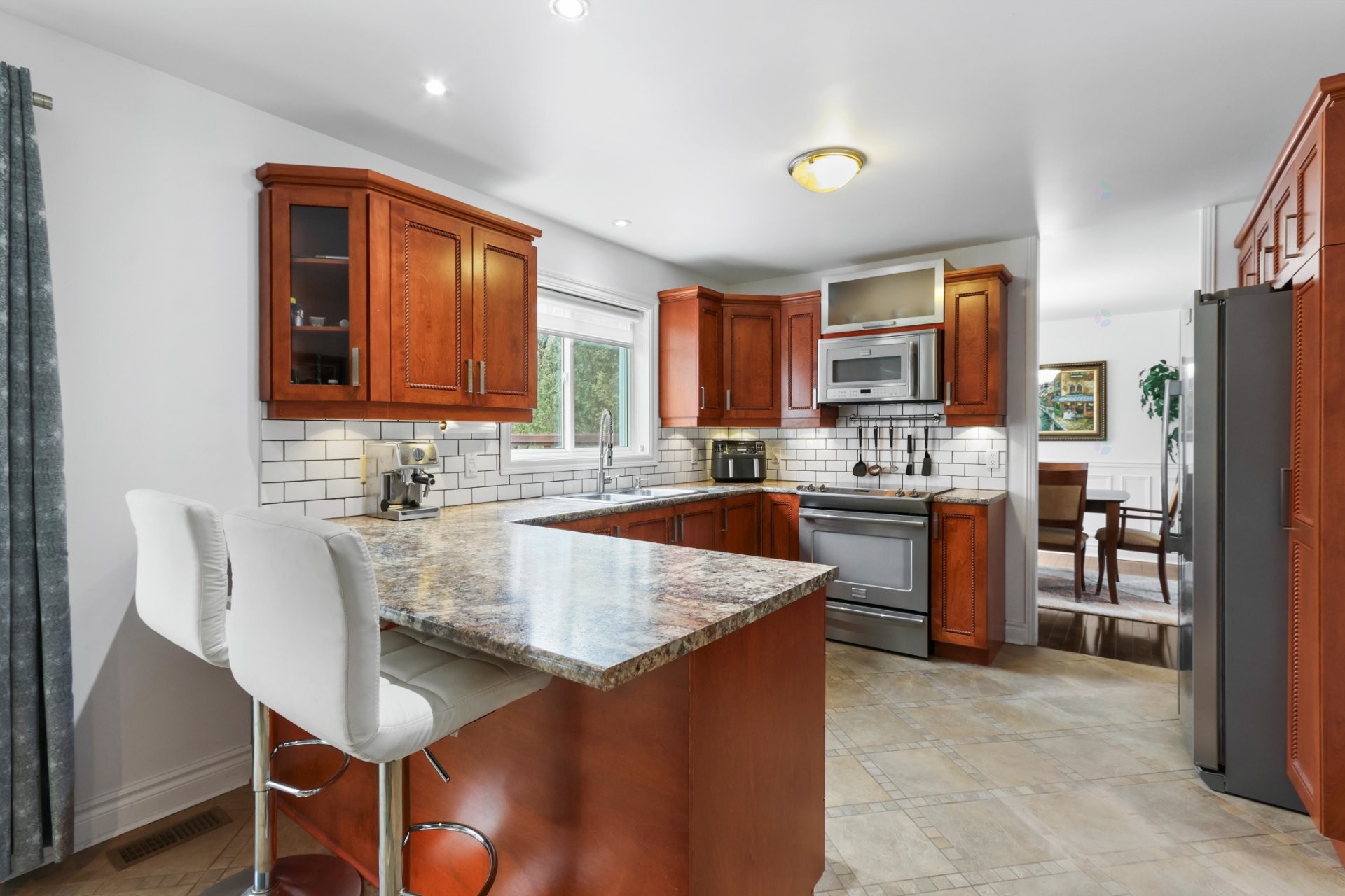









51


8e Avenue

,
Beauharnois,




QC
J6N0G8

