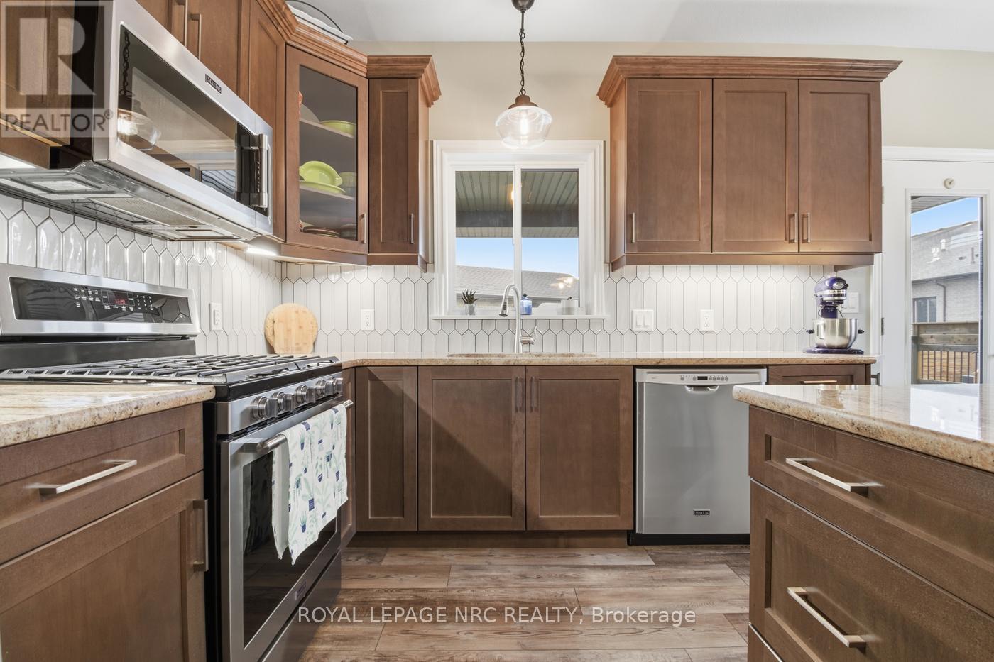 












67 HICKORY COURT

,
Port Colborne (Sugarloaf),




Ontario
L3K0B2

