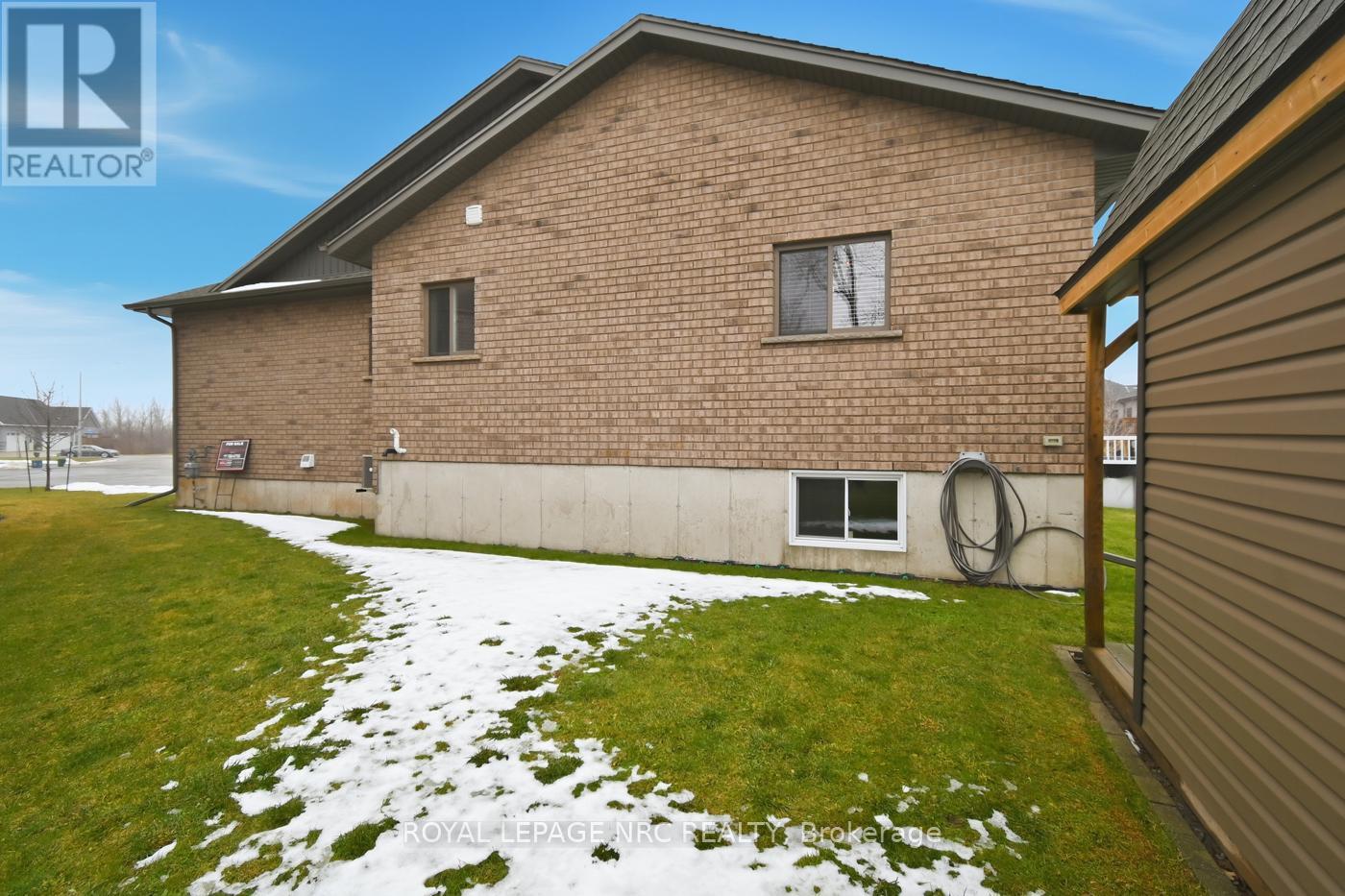 












67 HICKORY COURT

,
Port Colborne (Sugarloaf),




Ontario
L3K0B2

