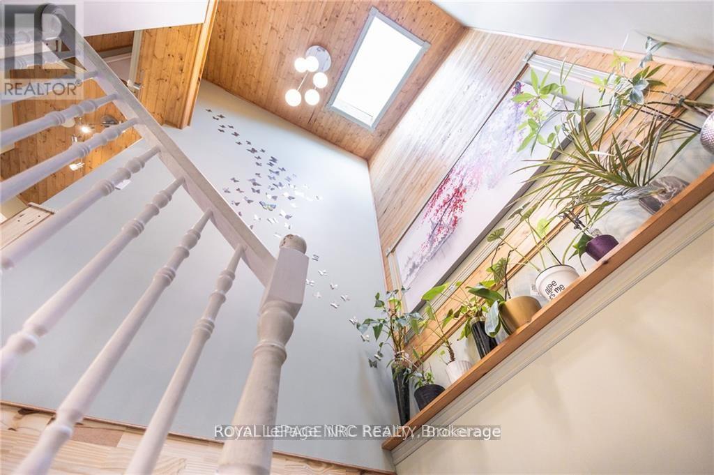 












11 TOMAHAWK DRIVE

,
Grimsby,




Ontario
L3M5G4

