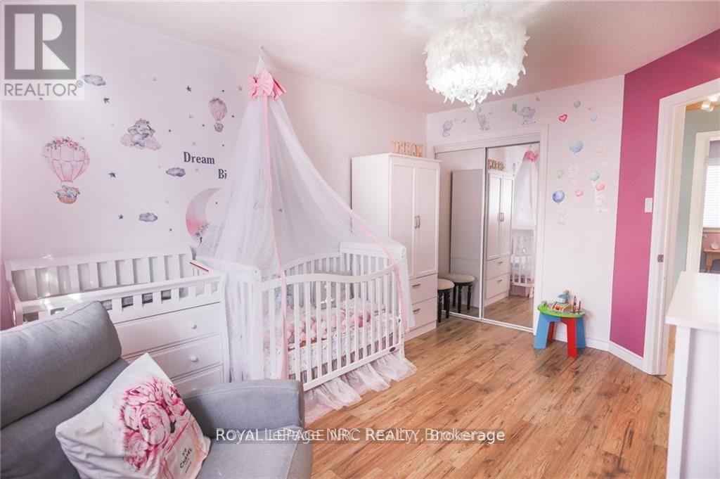 












11 TOMAHAWK DRIVE

,
Grimsby,




Ontario
L3M5G4

