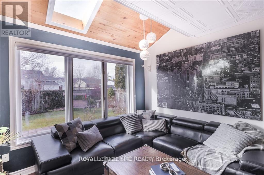 












11 TOMAHAWK DRIVE

,
Grimsby,




Ontario
L3M5G4

