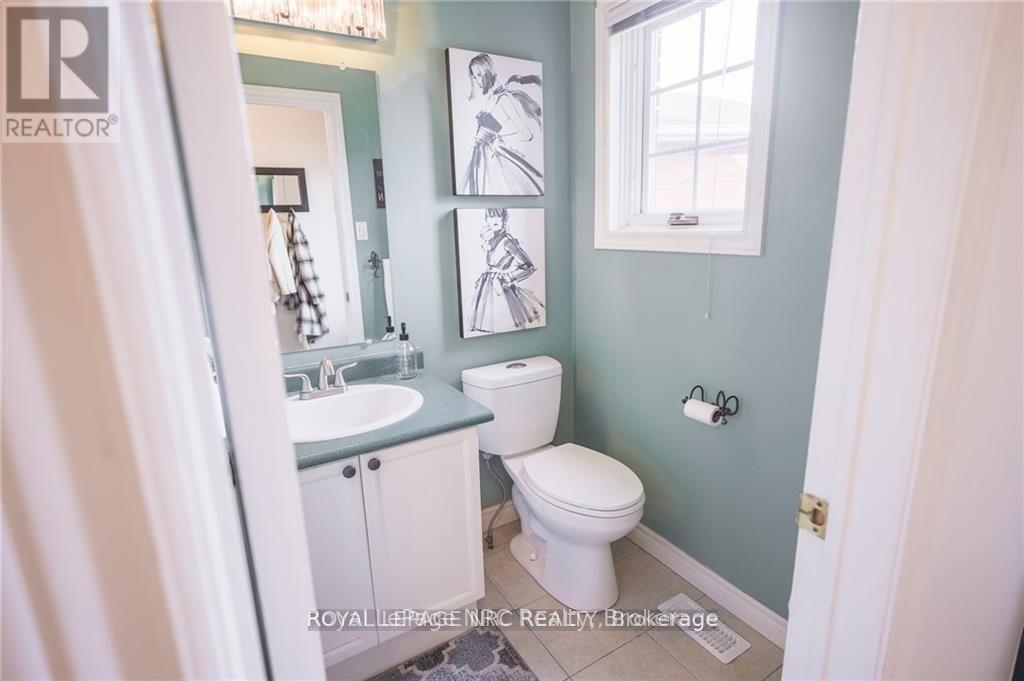 












11 TOMAHAWK DRIVE

,
Grimsby,




Ontario
L3M5G4

