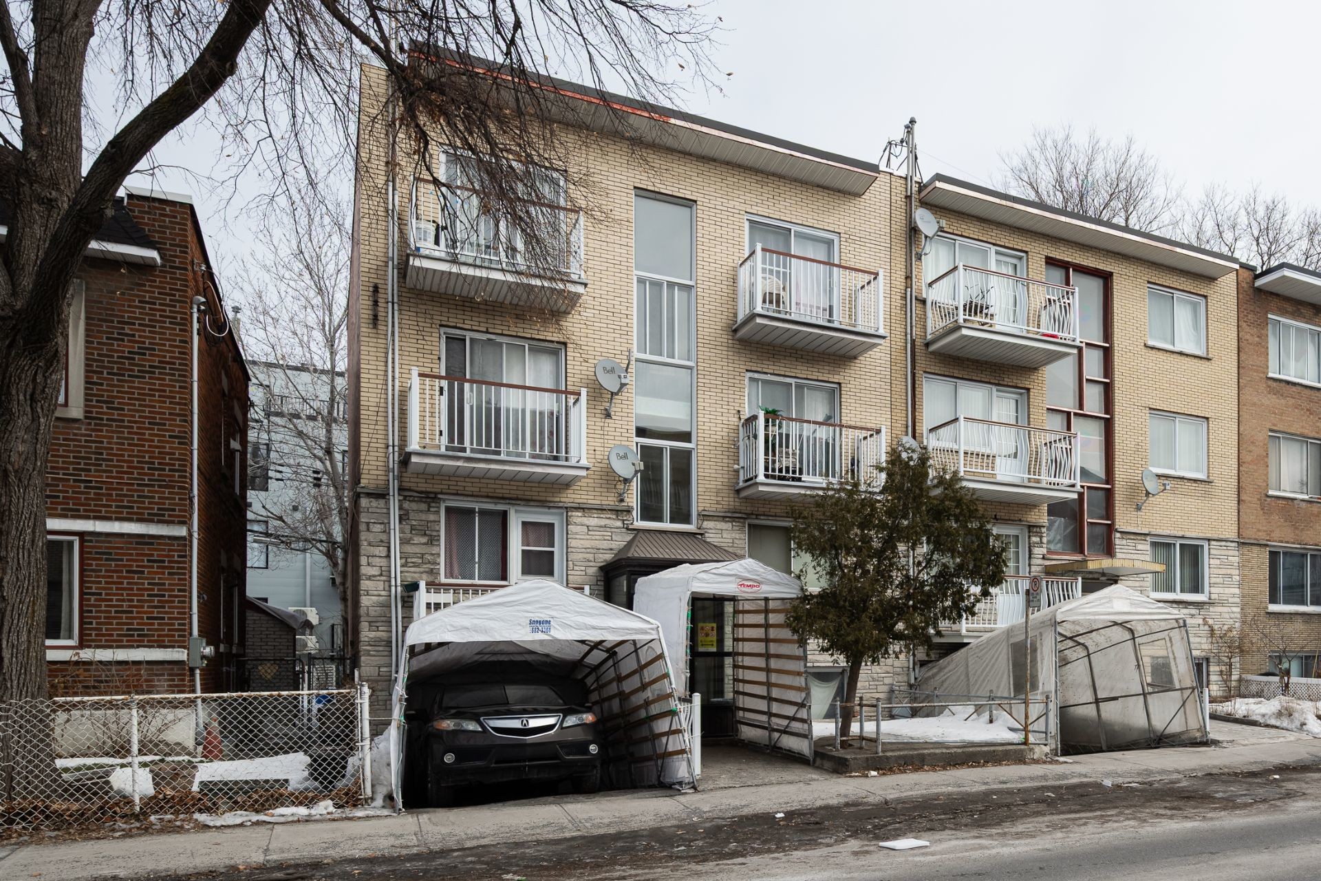 









8625


Av. d'Outremont

,
Montréal (Villeray/Saint-Michel/Parc-Extension),




QC
H3N2M9

