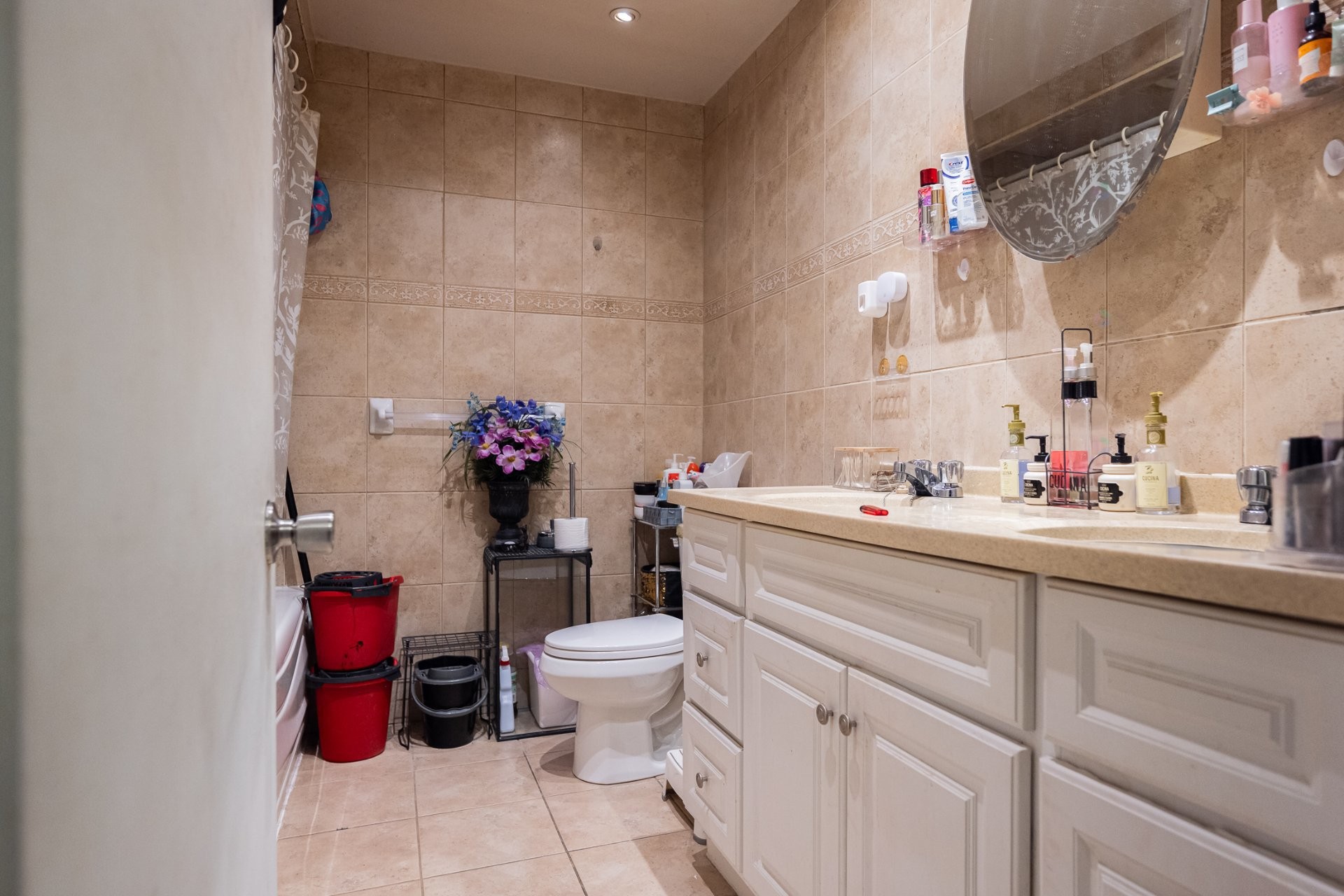 









8625


Av. d'Outremont

,
Montréal (Villeray/Saint-Michel/Parc-Extension),




QC
H3N2M9

