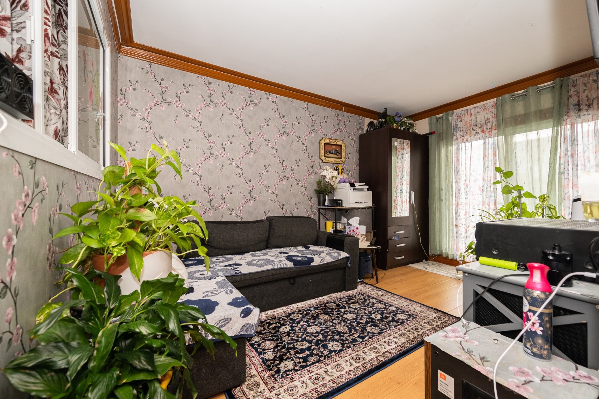 









8625


Av. d'Outremont

,
Montréal (Villeray/Saint-Michel/Parc-Extension),




QC
H3N2M9

