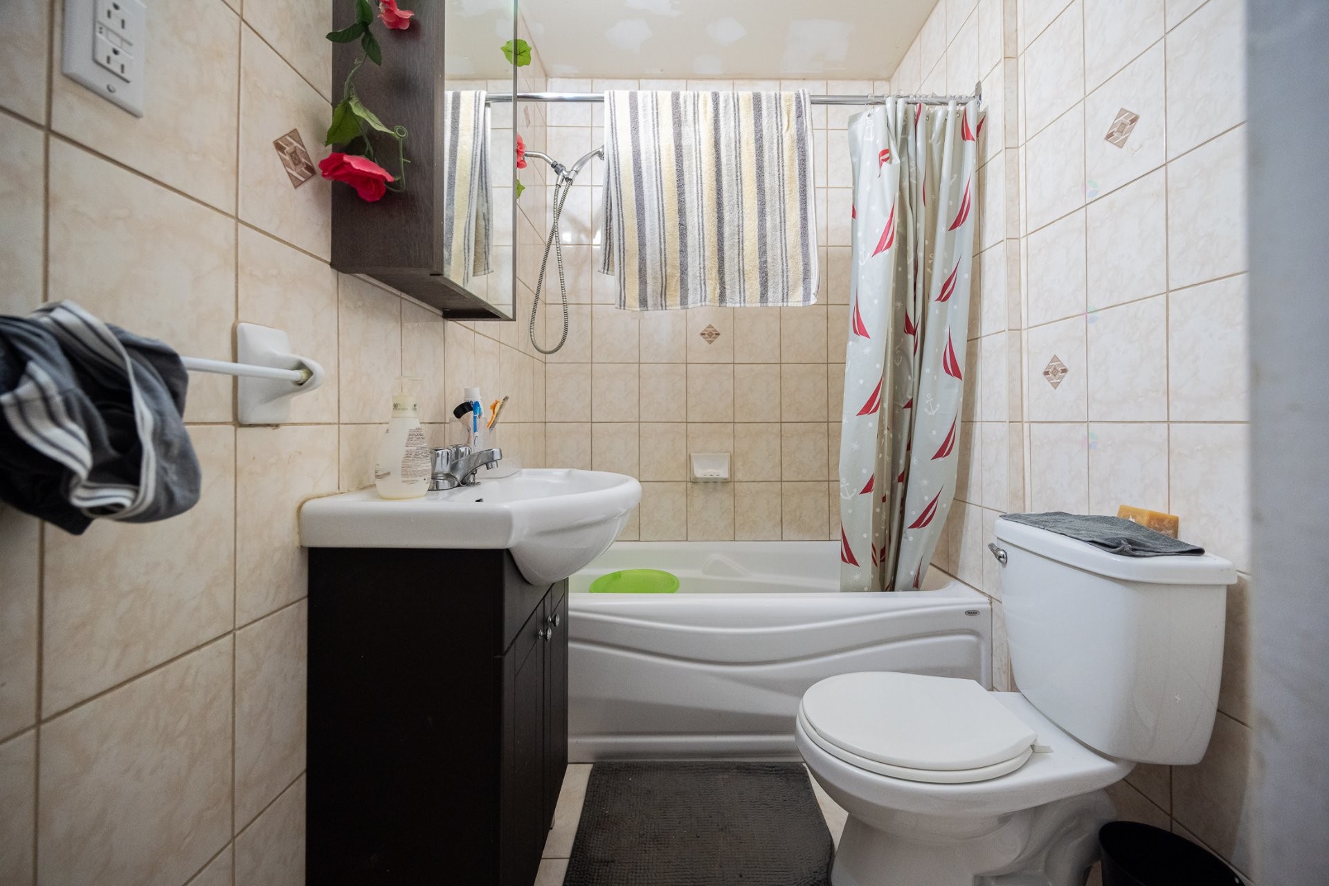 









8625


Av. d'Outremont

,
Montréal (Villeray/Saint-Michel/Parc-Extension),




QC
H3N2M9

