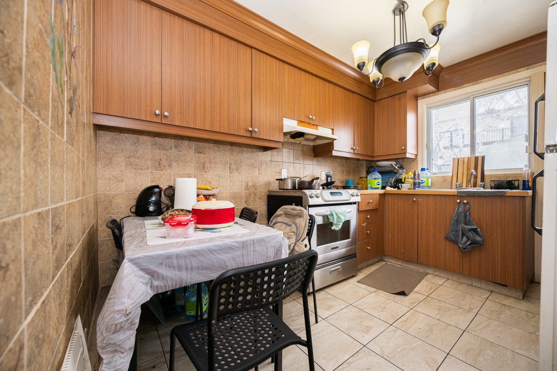 









8625


Av. d'Outremont

,
Montréal (Villeray/Saint-Michel/Parc-Extension),




QC
H3N2M9

