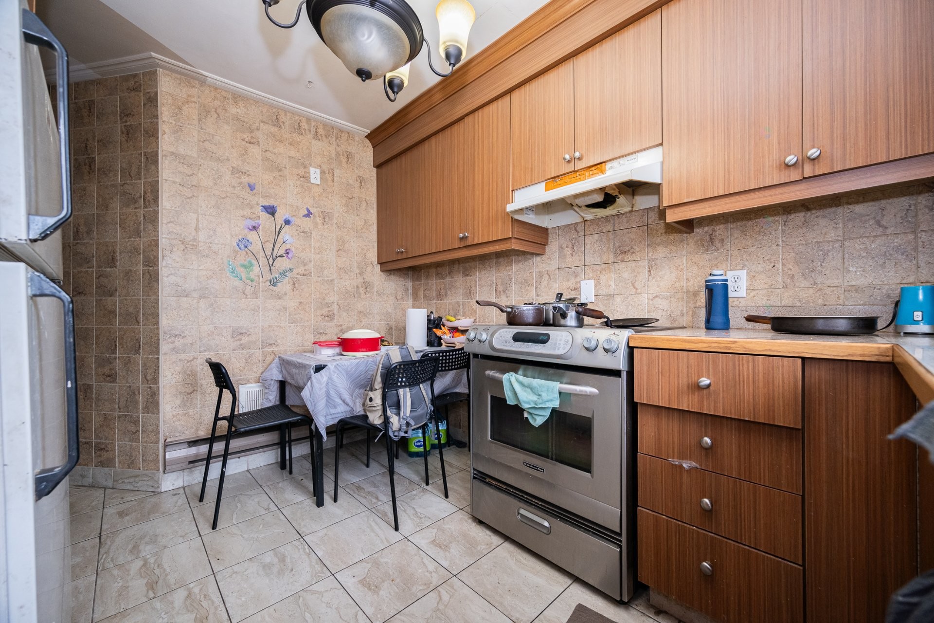 









8625


Av. d'Outremont

,
Montréal (Villeray/Saint-Michel/Parc-Extension),




QC
H3N2M9

