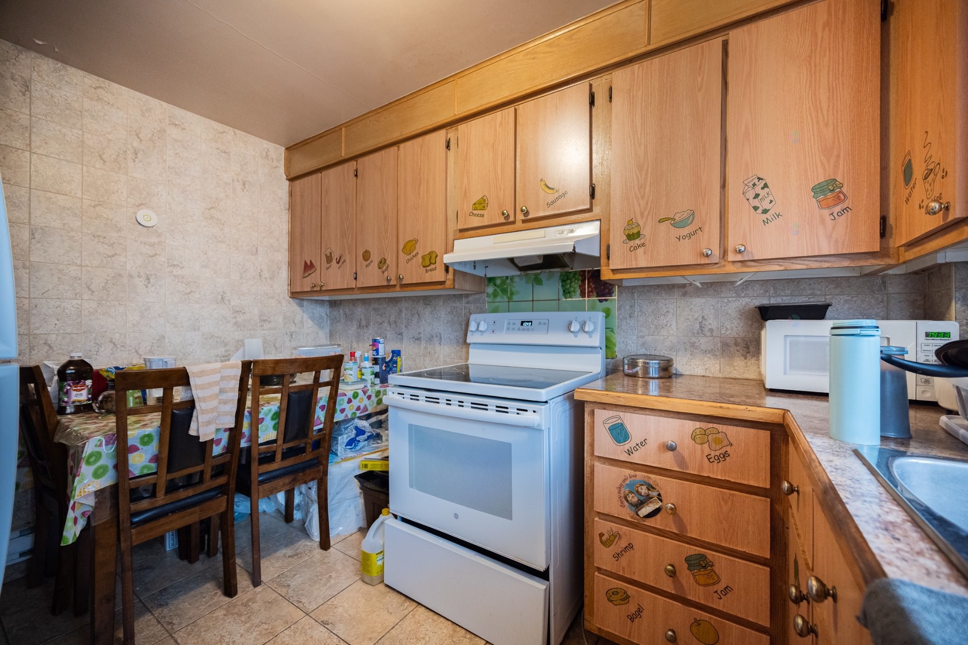 









8625


Av. d'Outremont

,
Montréal (Villeray/Saint-Michel/Parc-Extension),




QC
H3N2M9

