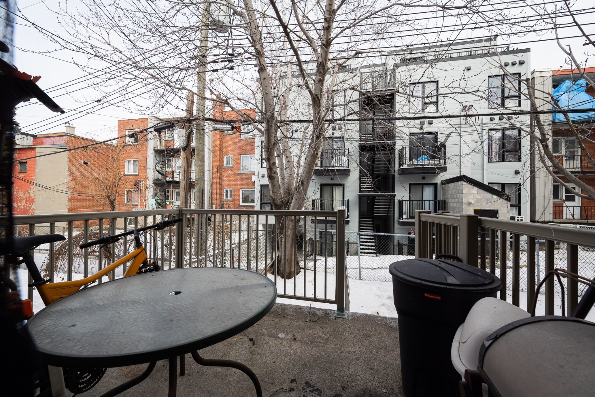 









8625


Av. d'Outremont

,
Montréal (Villeray/Saint-Michel/Parc-Extension),




QC
H3N2M9

