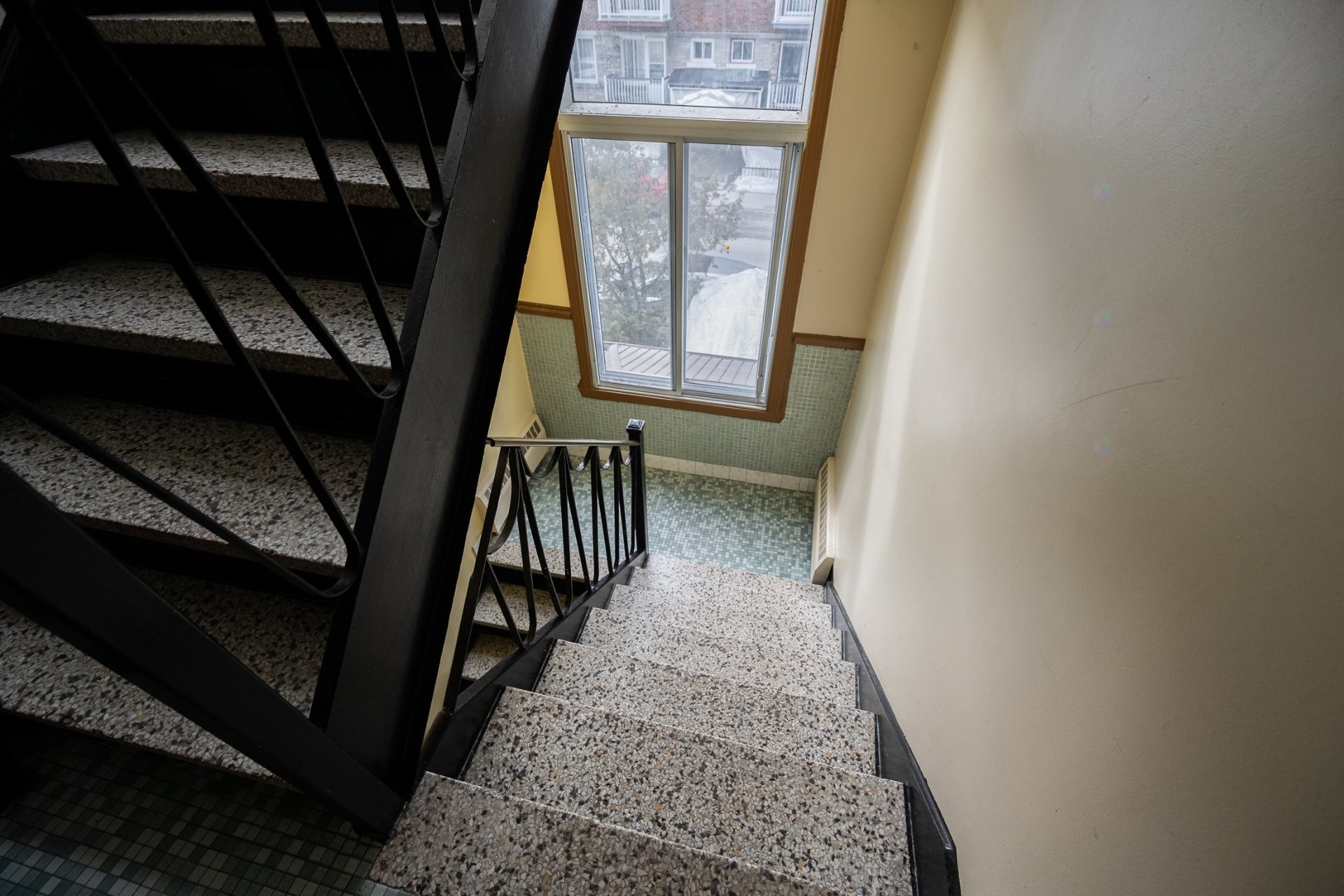 









8625


Av. d'Outremont

,
Montréal (Villeray/Saint-Michel/Parc-Extension),




QC
H3N2M9

