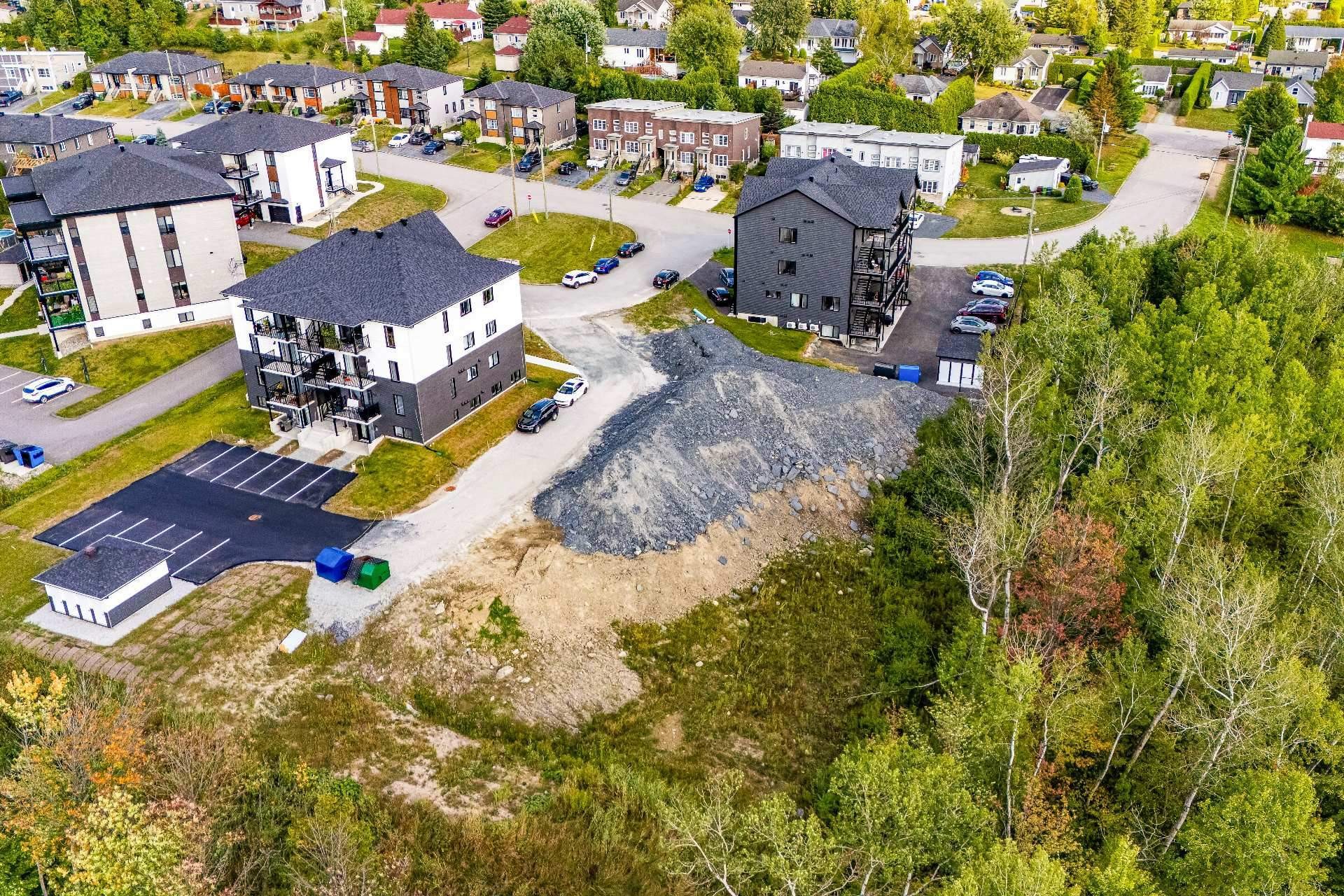 












Rue Armande-Biron

,
Sherbrooke (Brompton/Rock Forest/Saint-Élie/Deauville),







QC
J1C0W1

