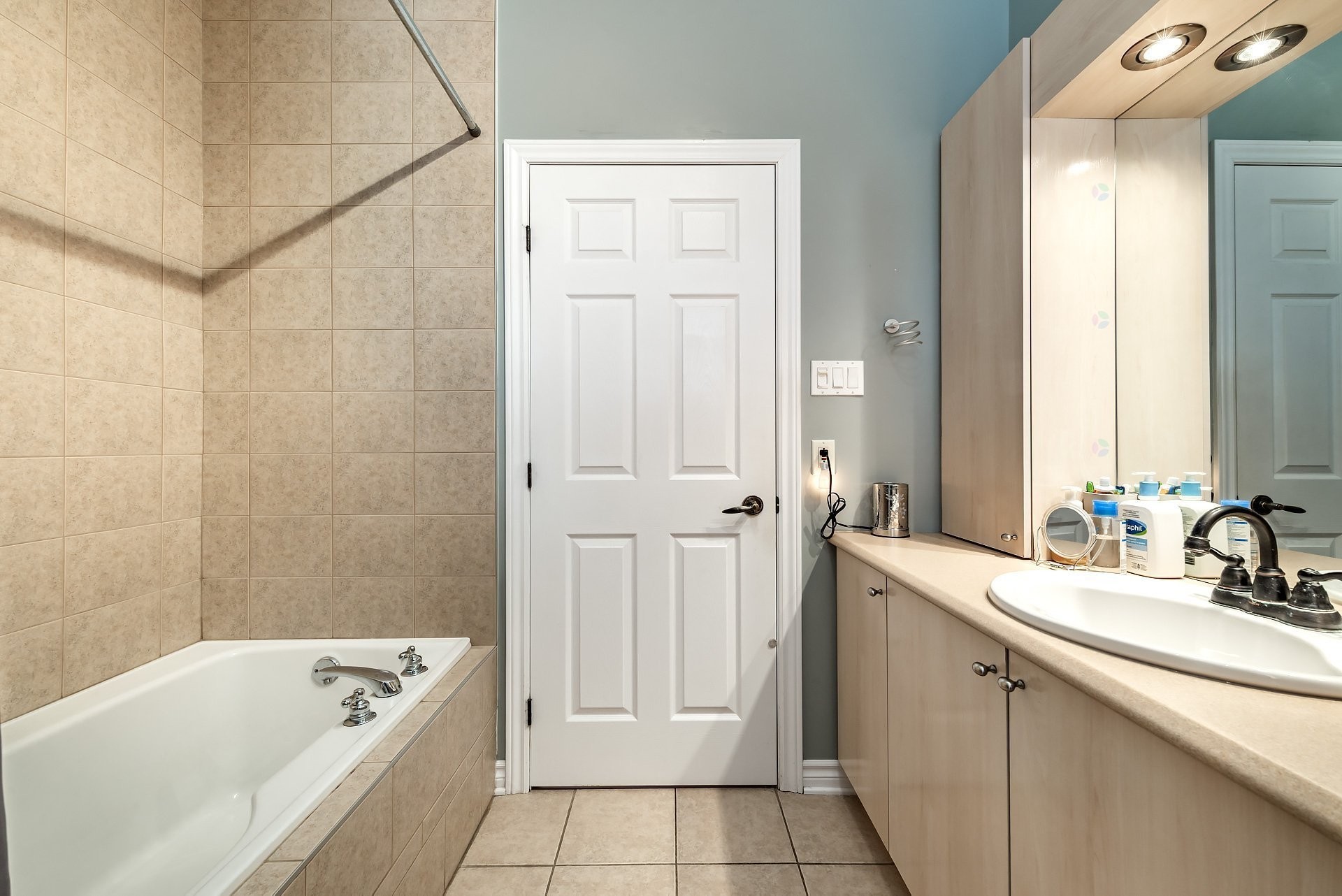 









14001


Boul. Cavendish

, 304,
Montréal (Saint-Laurent),




QC
H4R3J5

