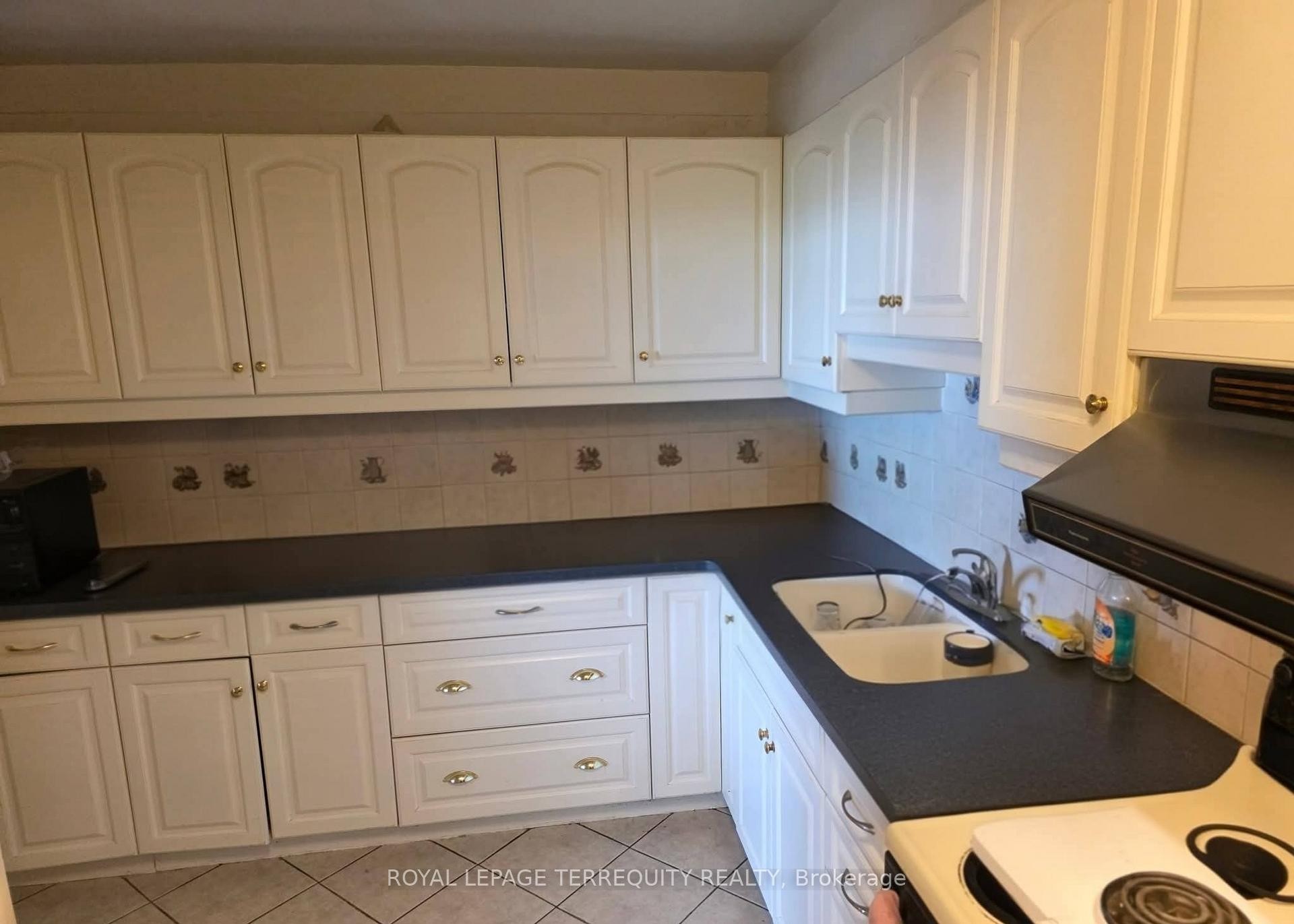 









85


Emmett

Avenue, 1810,
Toronto,




ON
M6M 5A2

