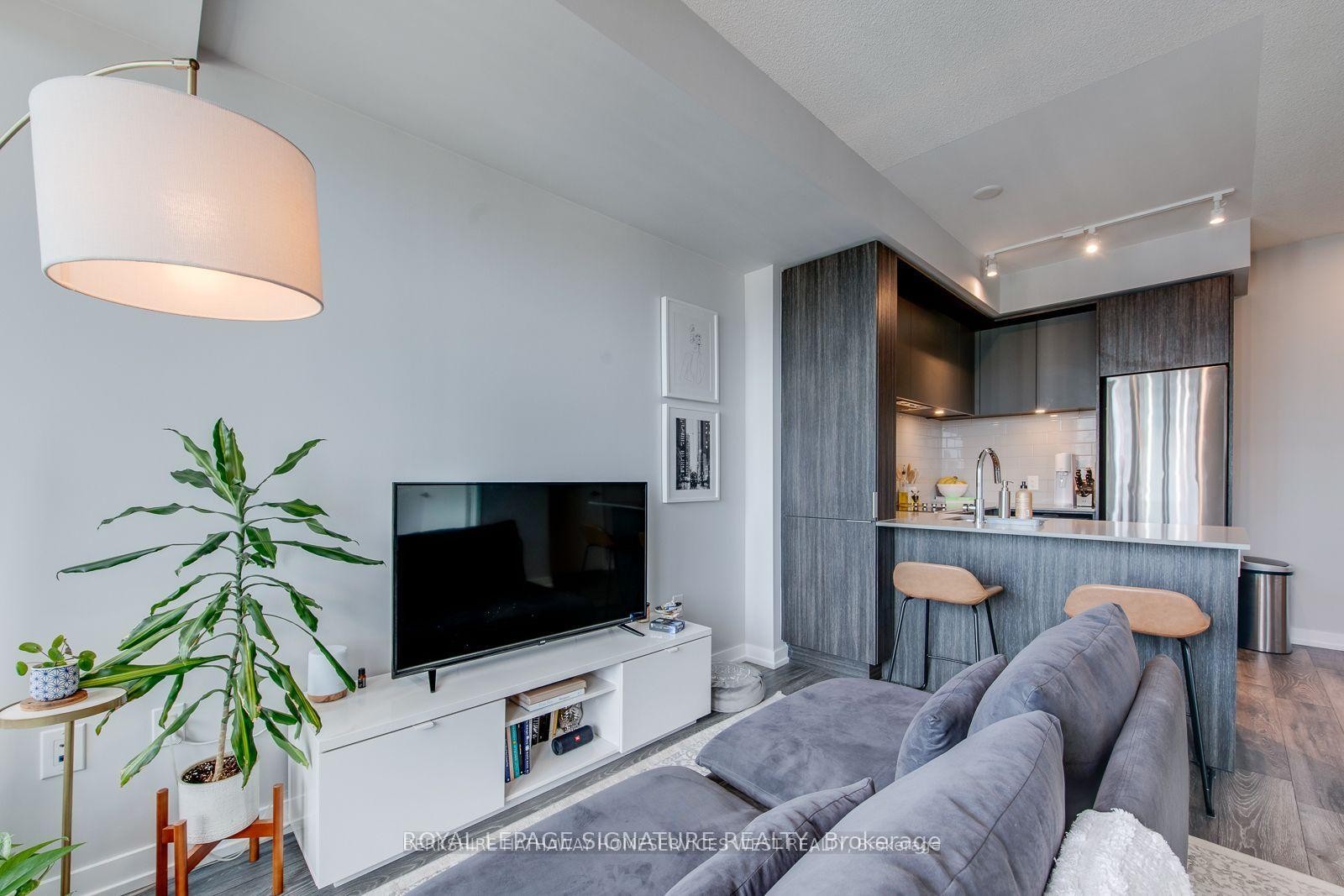 









225


Sumach

Street, 2712,
Toronto,




ON
M5A 3K3

