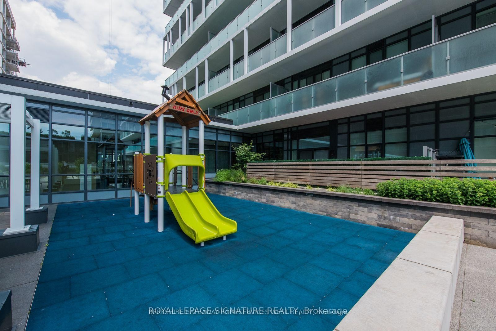 









225


Sumach

Street, 2712,
Toronto,




ON
M5A 3K3

