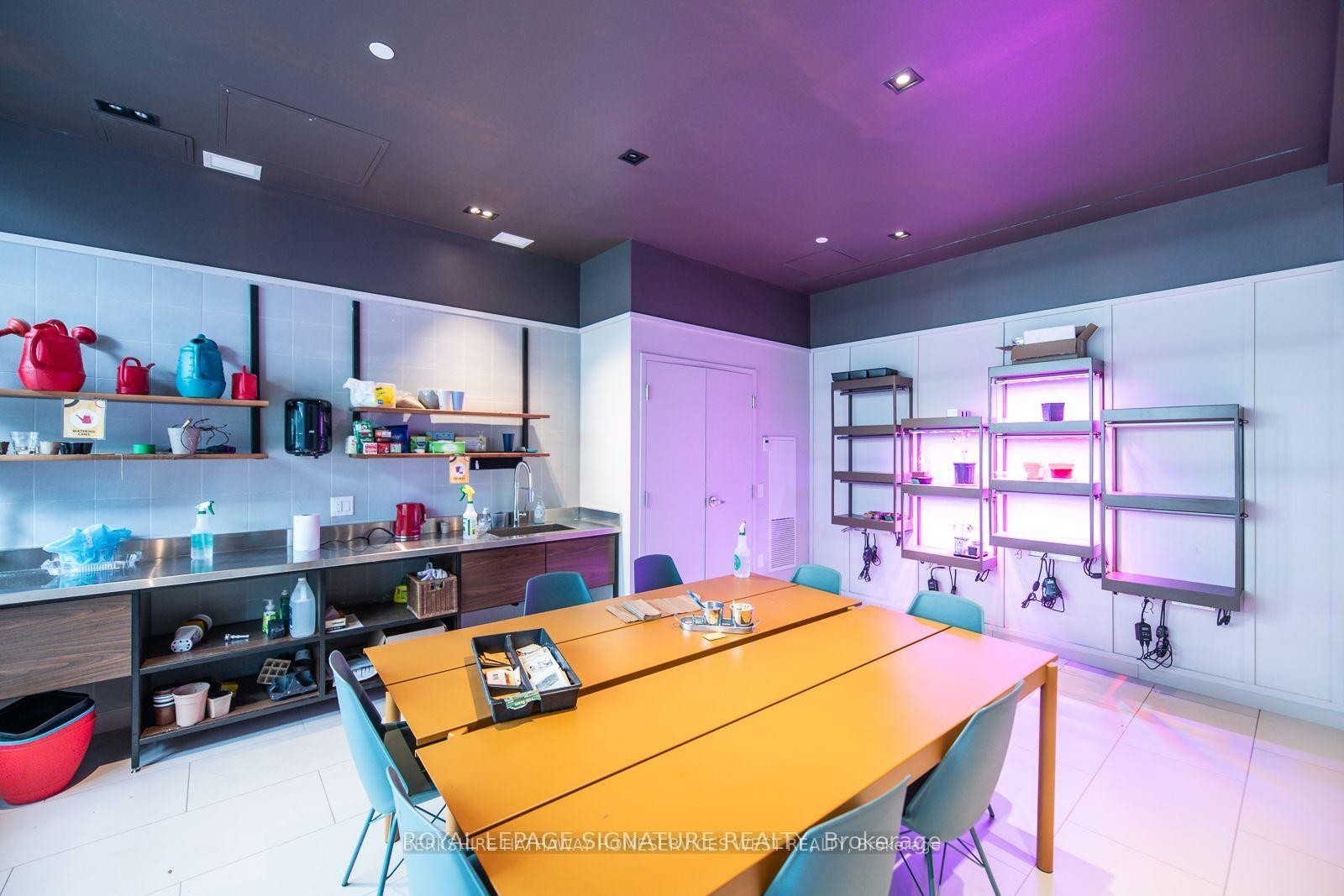 









225


Sumach

Street, 2712,
Toronto,




ON
M5A 3K3

