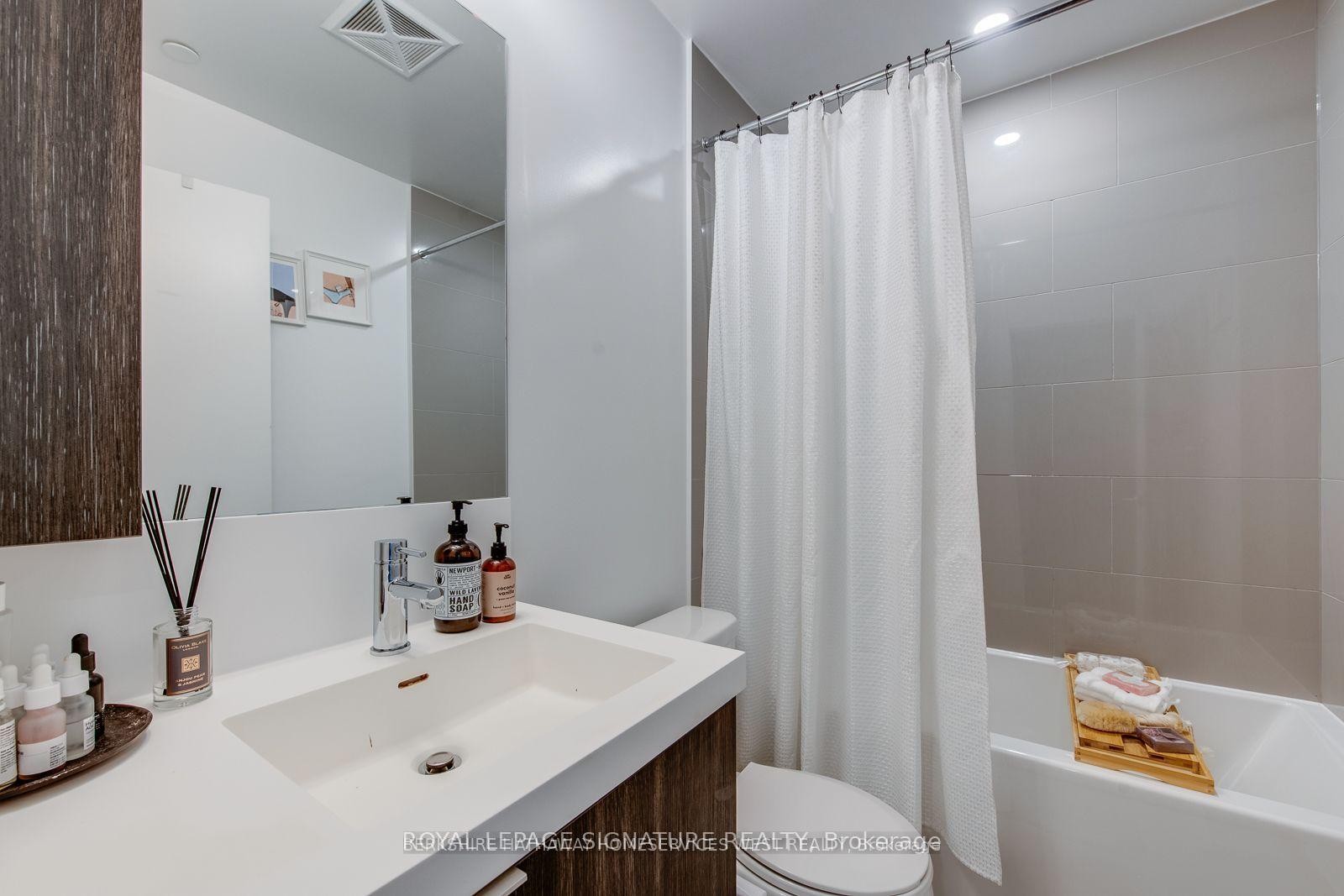 









225


Sumach

Street, 2712,
Toronto,




ON
M5A 3K3

