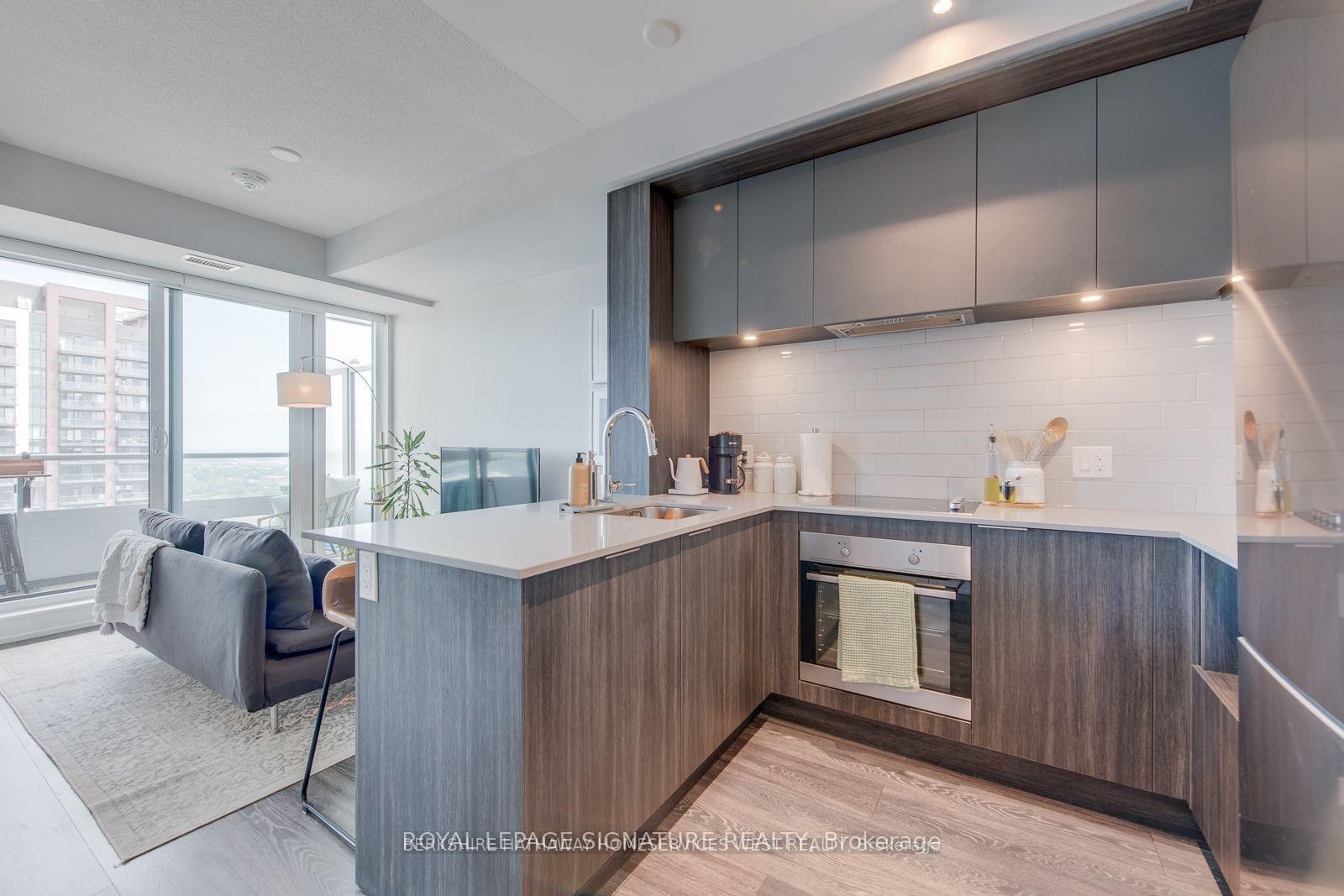 









225


Sumach

Street, 2712,
Toronto,




ON
M5A 3K3

