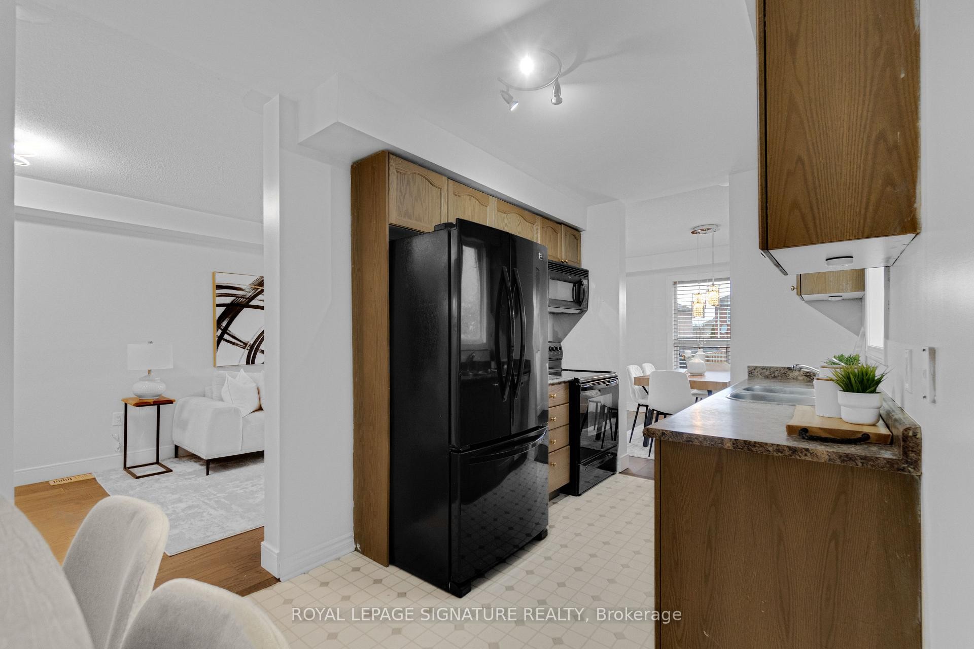 









37


Wrendale

Crescent,
Georgina,




ON
L4P 4C4

