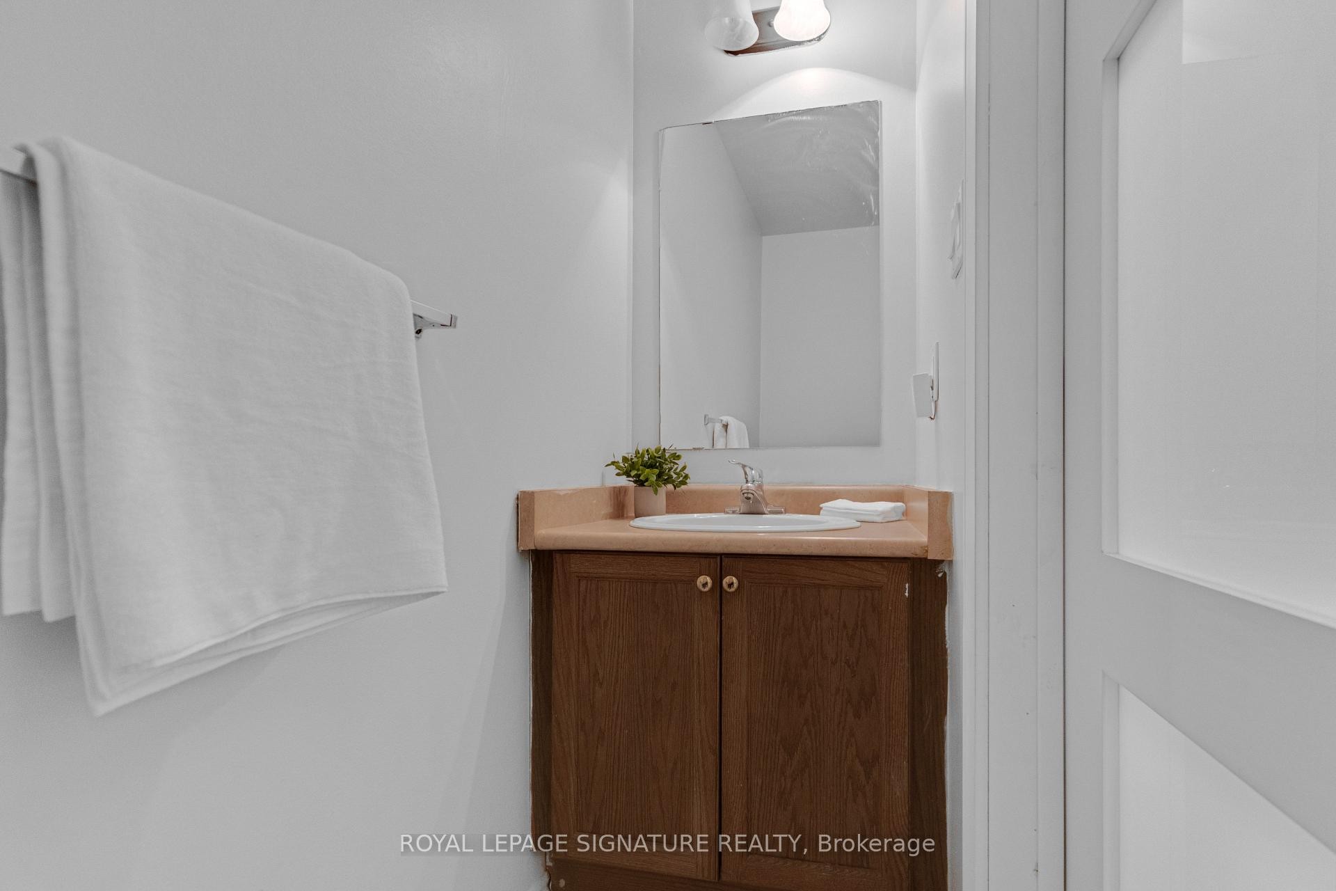 









37


Wrendale

Crescent,
Georgina,




ON
L4P 4C4

