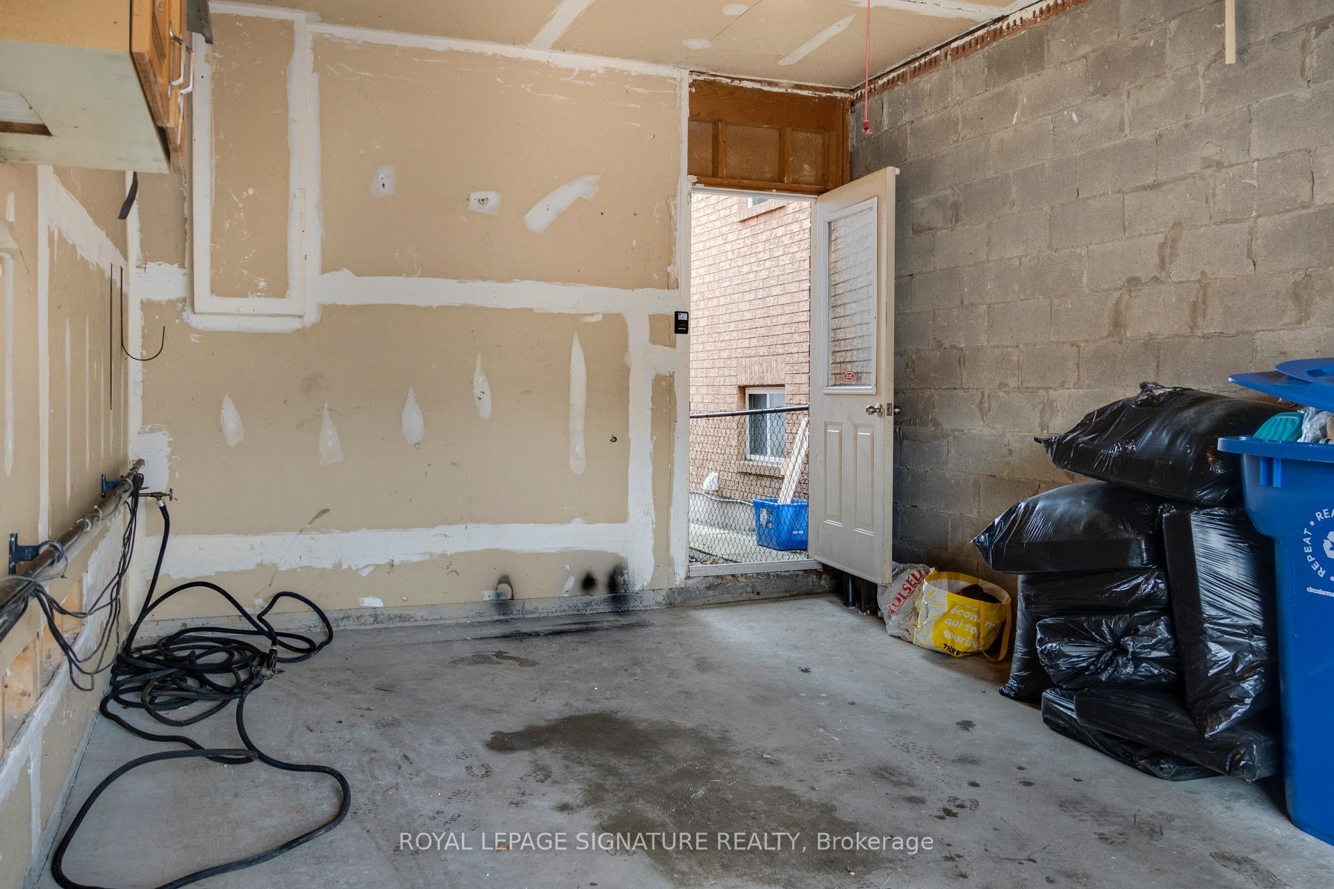 









37


Wrendale

Crescent,
Georgina,




ON
L4P 4C4

