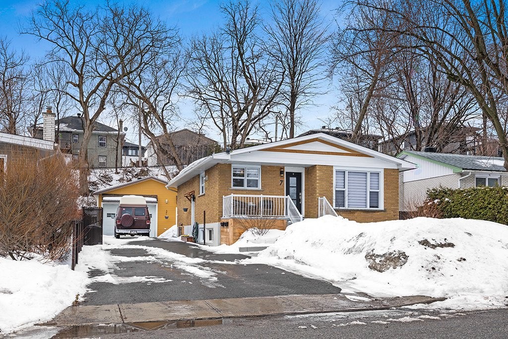 









7


Rue Lessard

,
Gatineau (Hull),




QC
J8Y1M6

