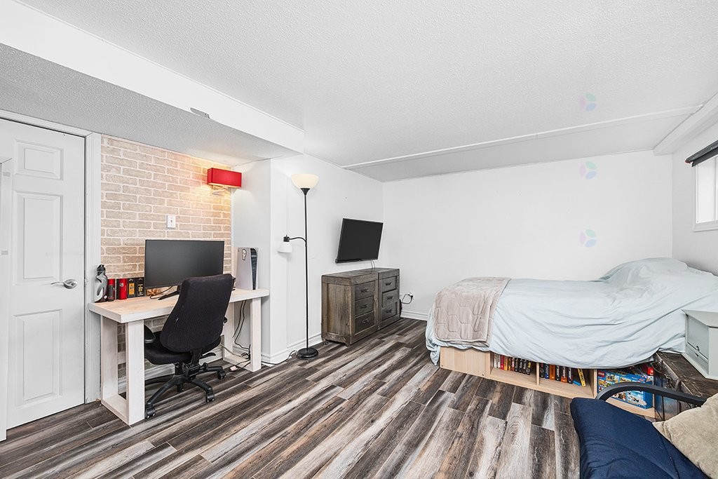 









7


Rue Lessard

,
Gatineau (Hull),




QC
J8Y1M6

