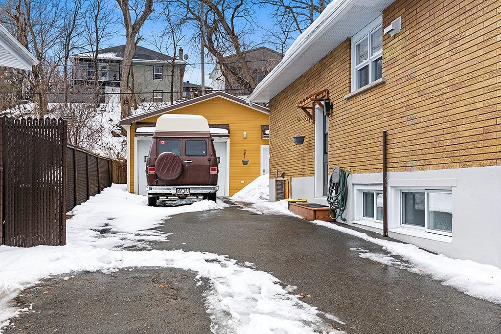 









7


Rue Lessard

,
Gatineau (Hull),




QC
J8Y1M6

