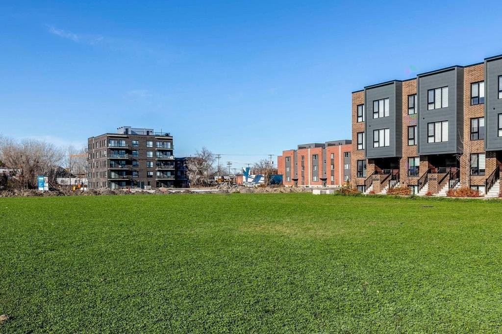 









202


Av. Jenkins

,
Montréal (Lachine),




QC
H8S0A1

