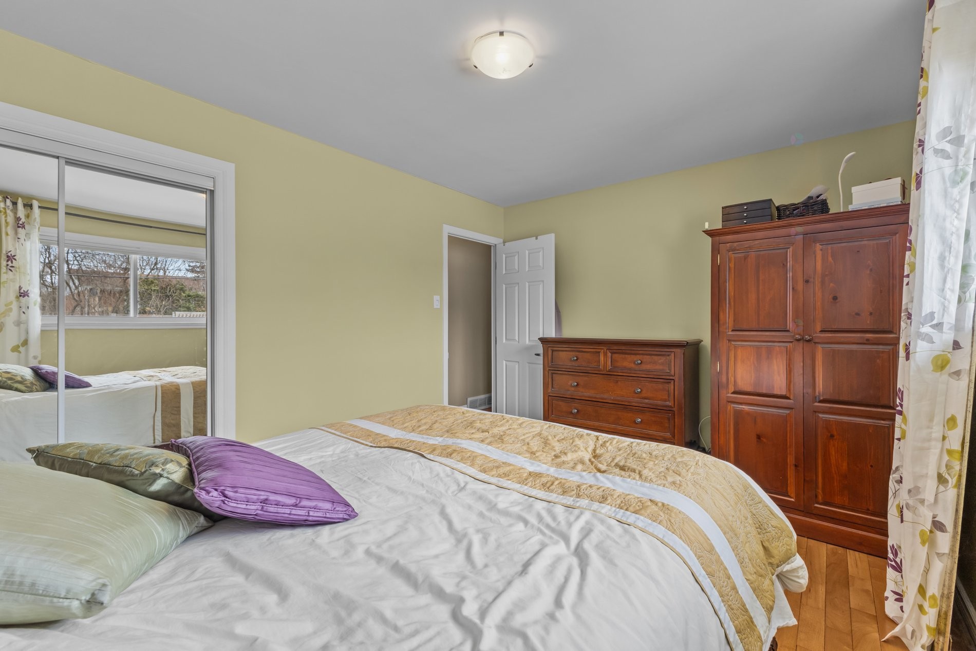 









4790


Rue Dugas

,
Montréal (Pierrefonds-Roxboro),




QC
H9J2B8

