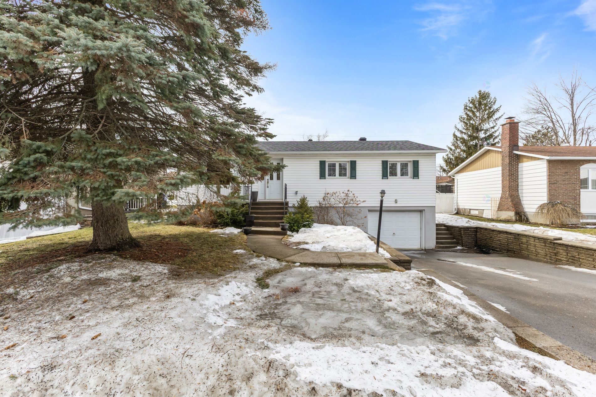 









4790


Rue Dugas

,
Montréal (Pierrefonds-Roxboro),




QC
H9J2B8

