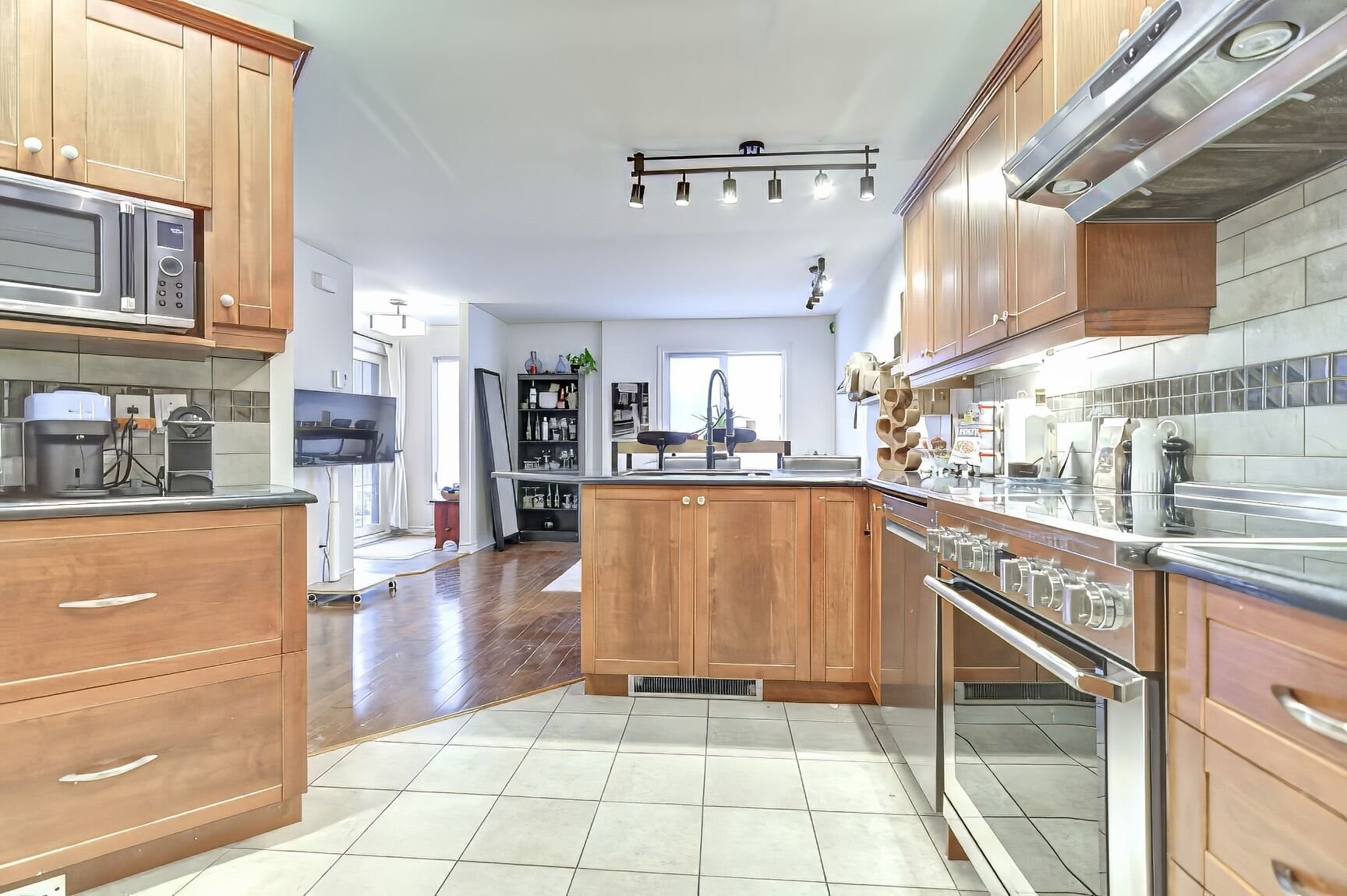 









638


Rue des Sureaux

, 2,
Boucherville,




QC
J4B0J4

