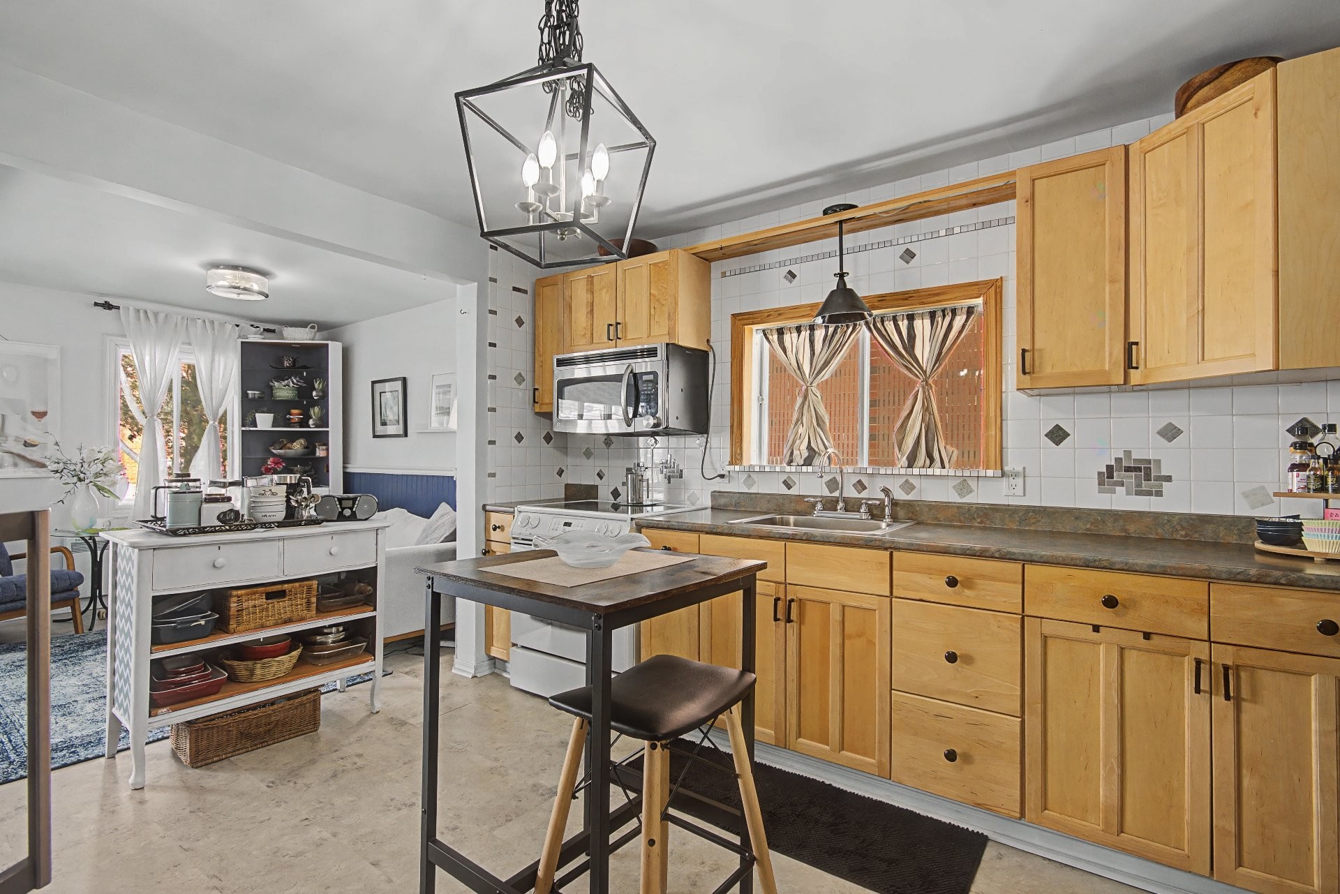 









1824


Rue Godin

,
Longueuil (Saint-Hubert),




QC
J4T1T3

